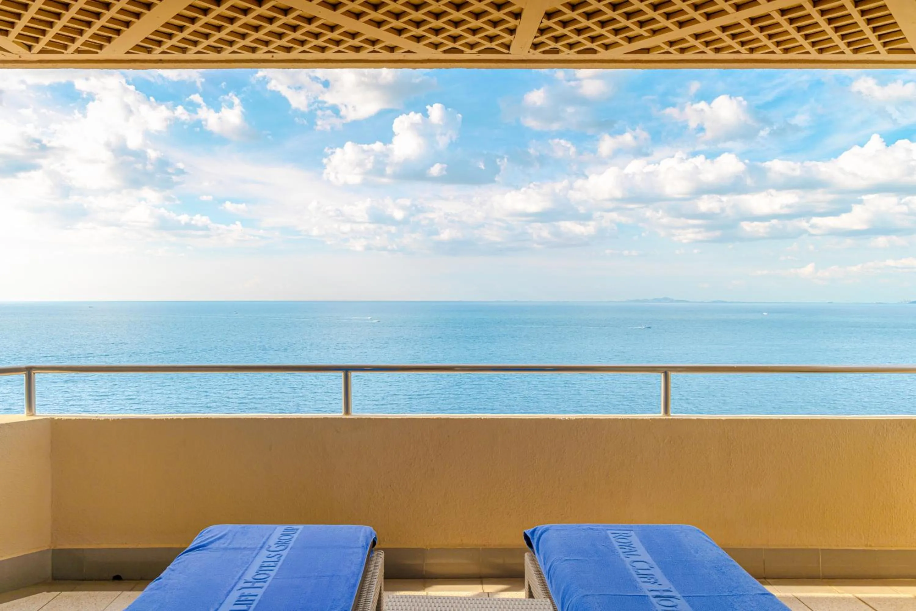 Day in Royal Cliff Beach Hotel Pattaya