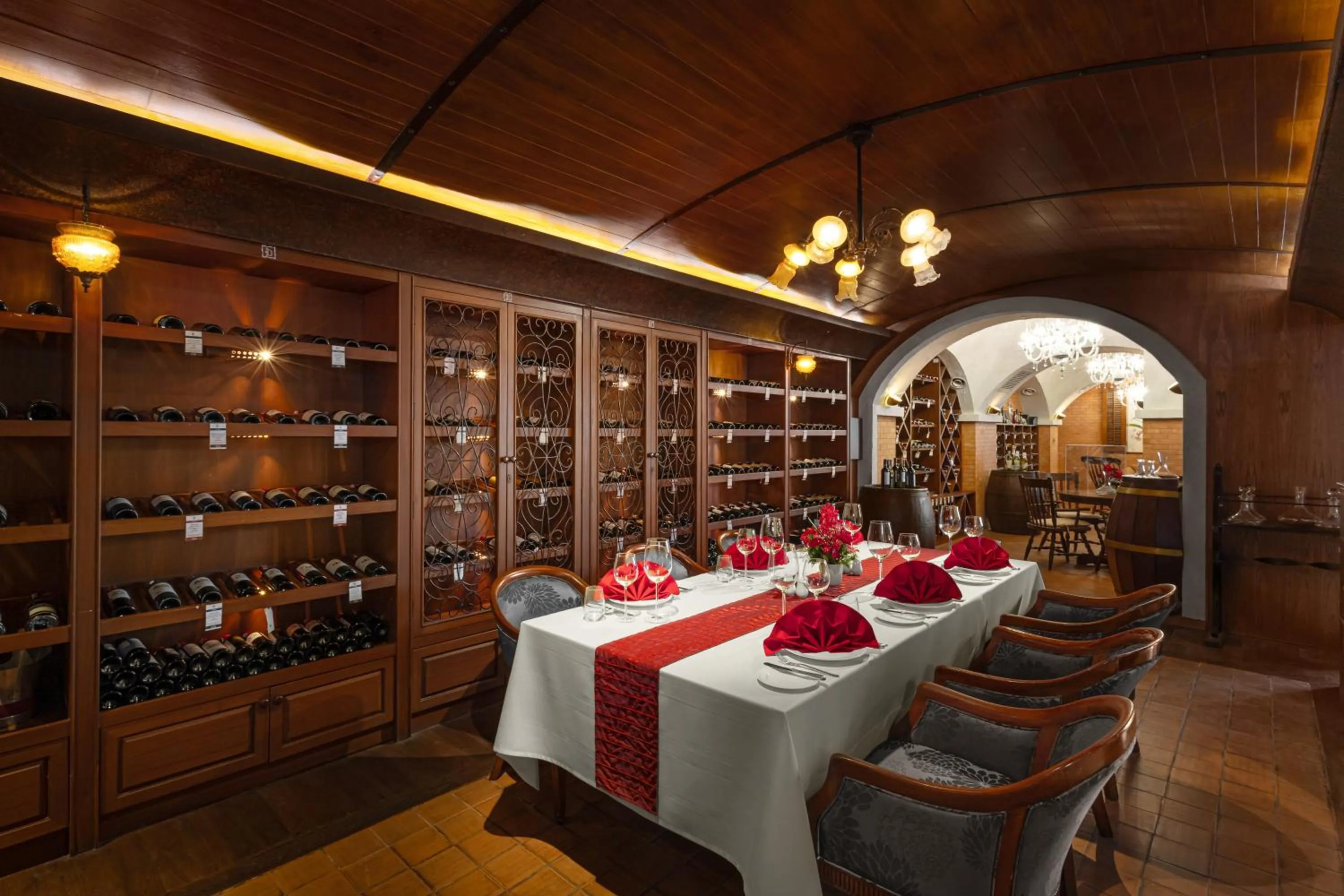 Restaurant/places to eat in Royal Cliff Beach Hotel Pattaya