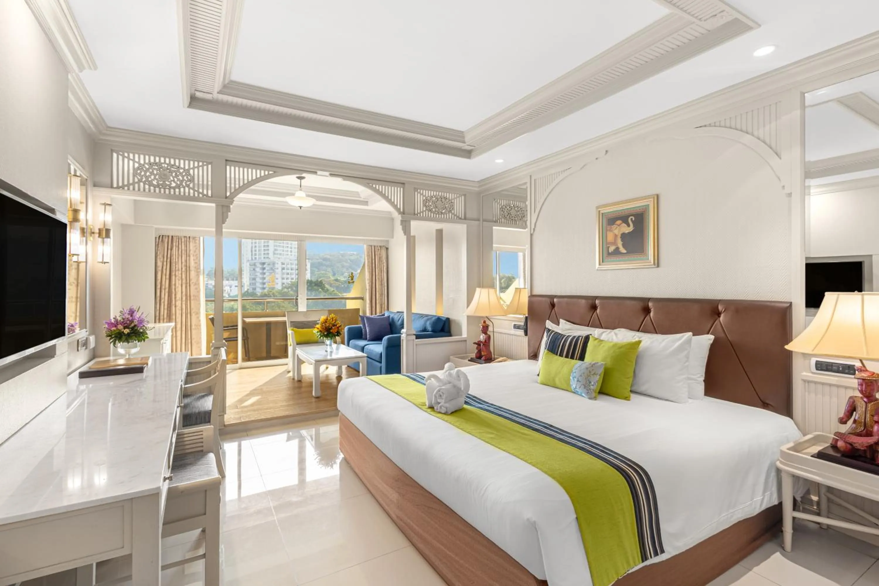Mini Suite Plus Sun Rise King Bed in Royal Cliff Beach Hotel Pattaya