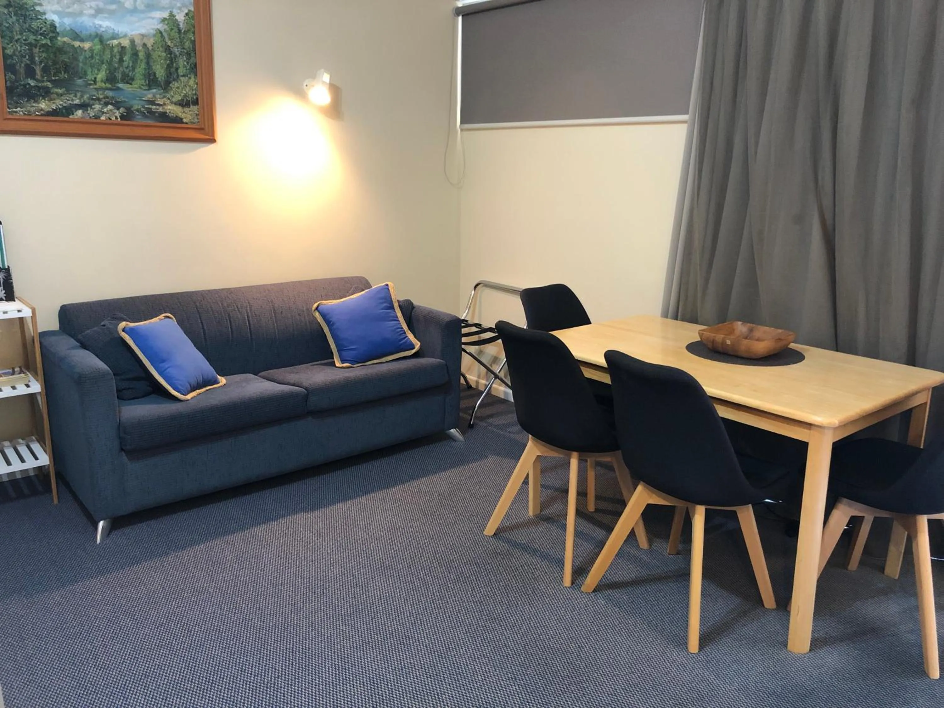 Living room in Te Anau Manapouri Lake Hotel