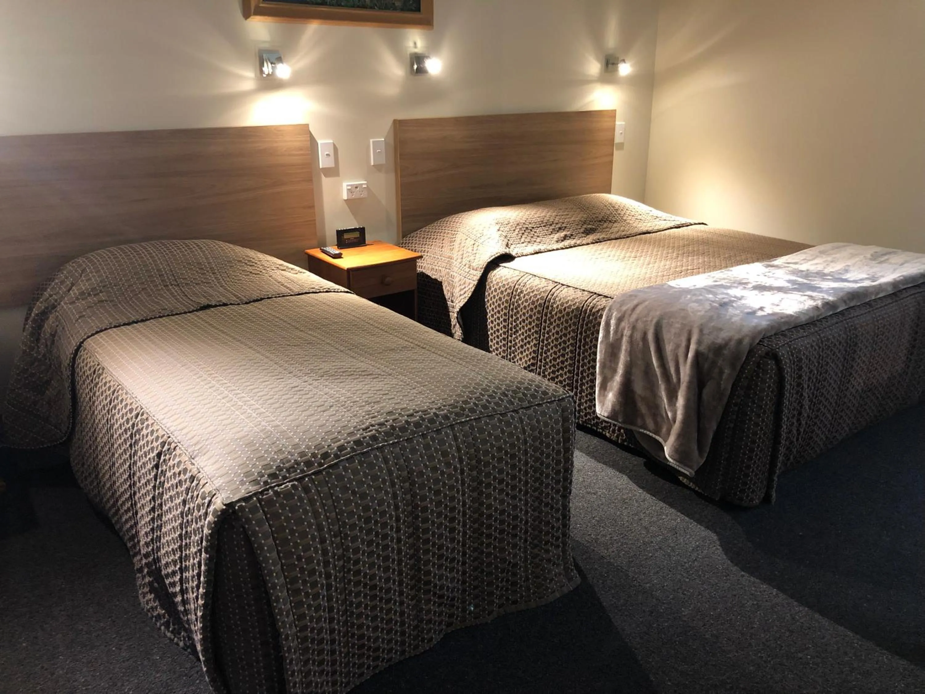 Bed in Te Anau Manapouri Lake Hotel
