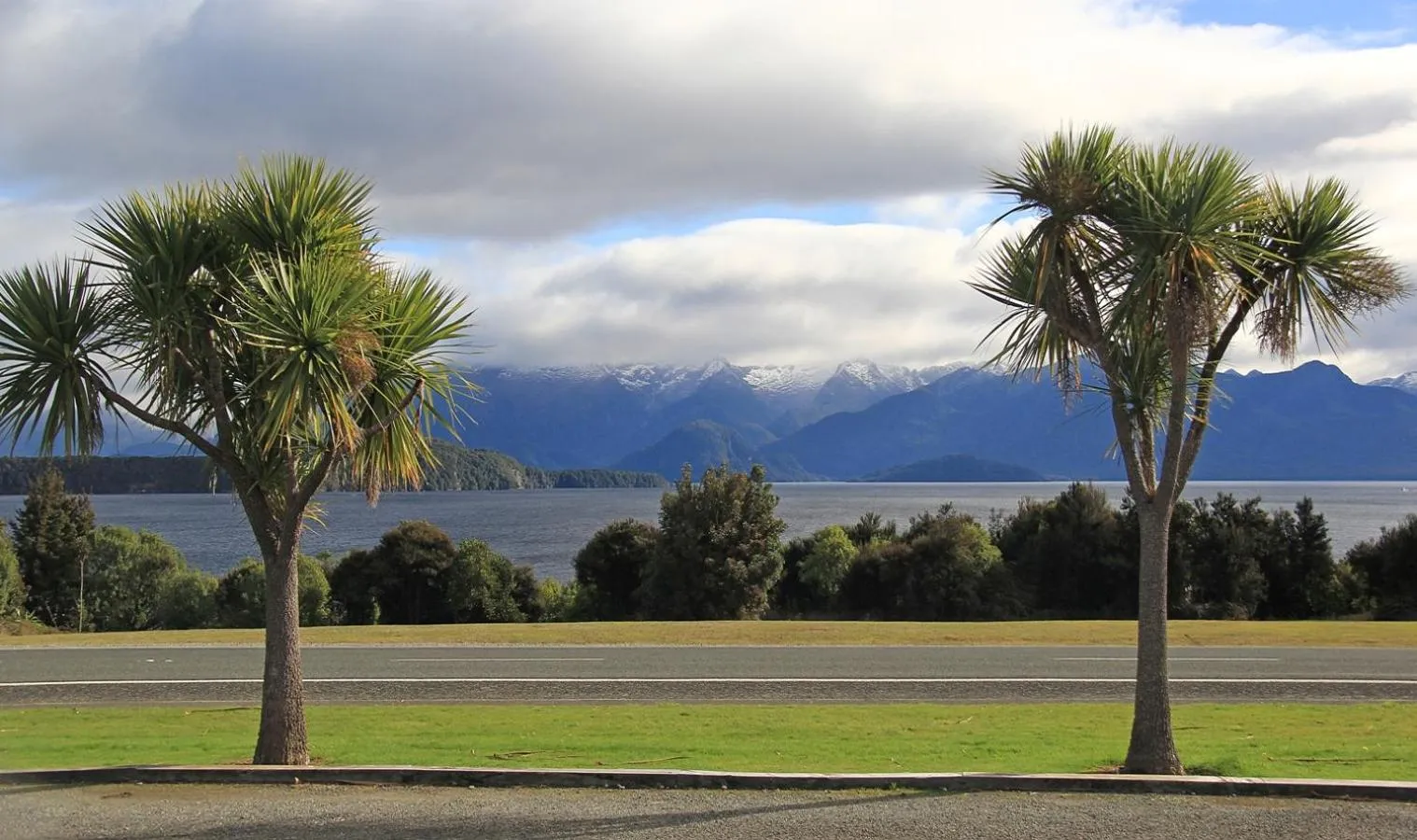 Lake view in Te Anau Manapouri Lake Hotel