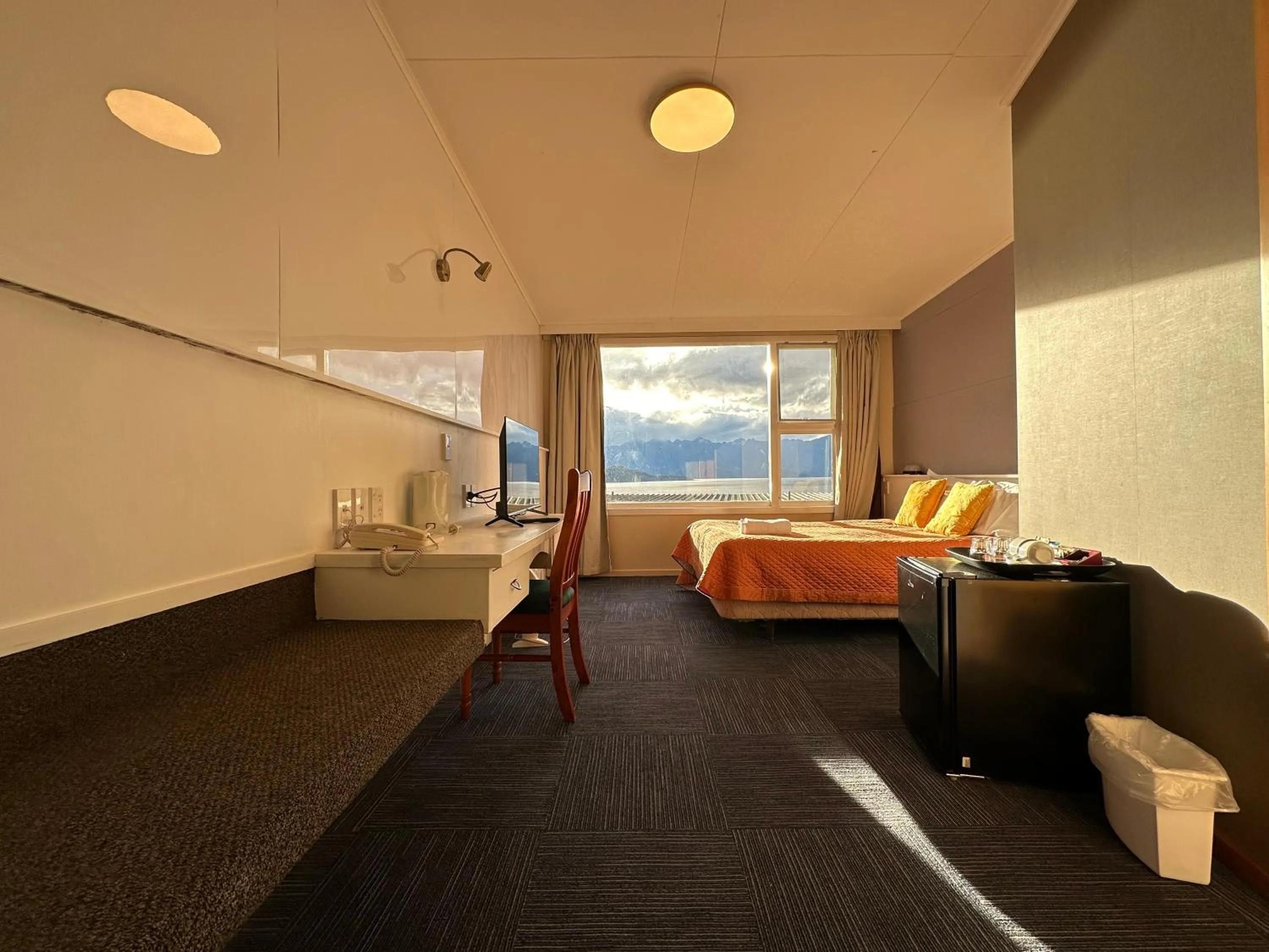 Bed in Te Anau Manapouri Lake Hotel