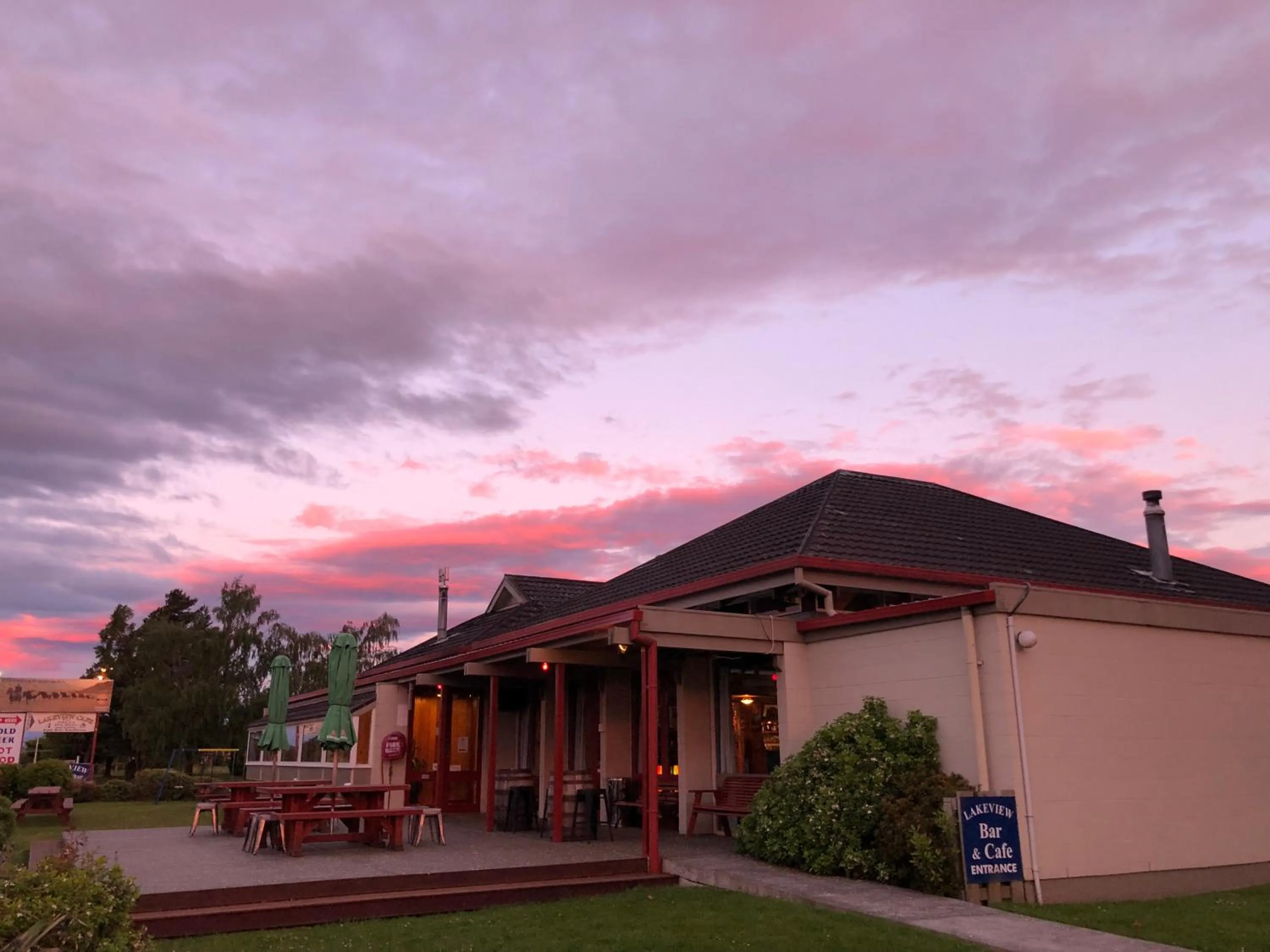 Property building in Te Anau Manapouri Lake Hotel