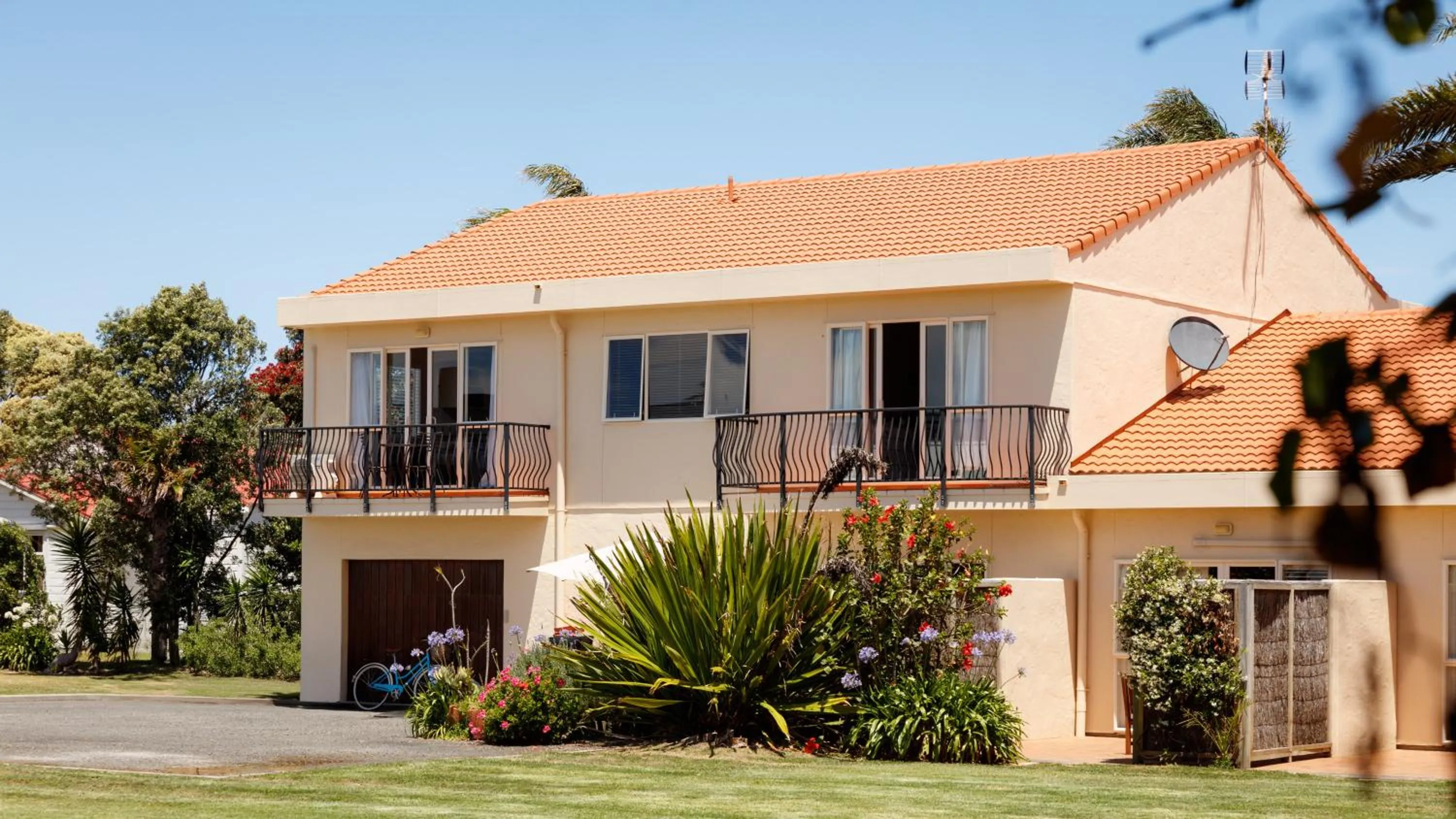 Property building in Ocean Beach Wainui