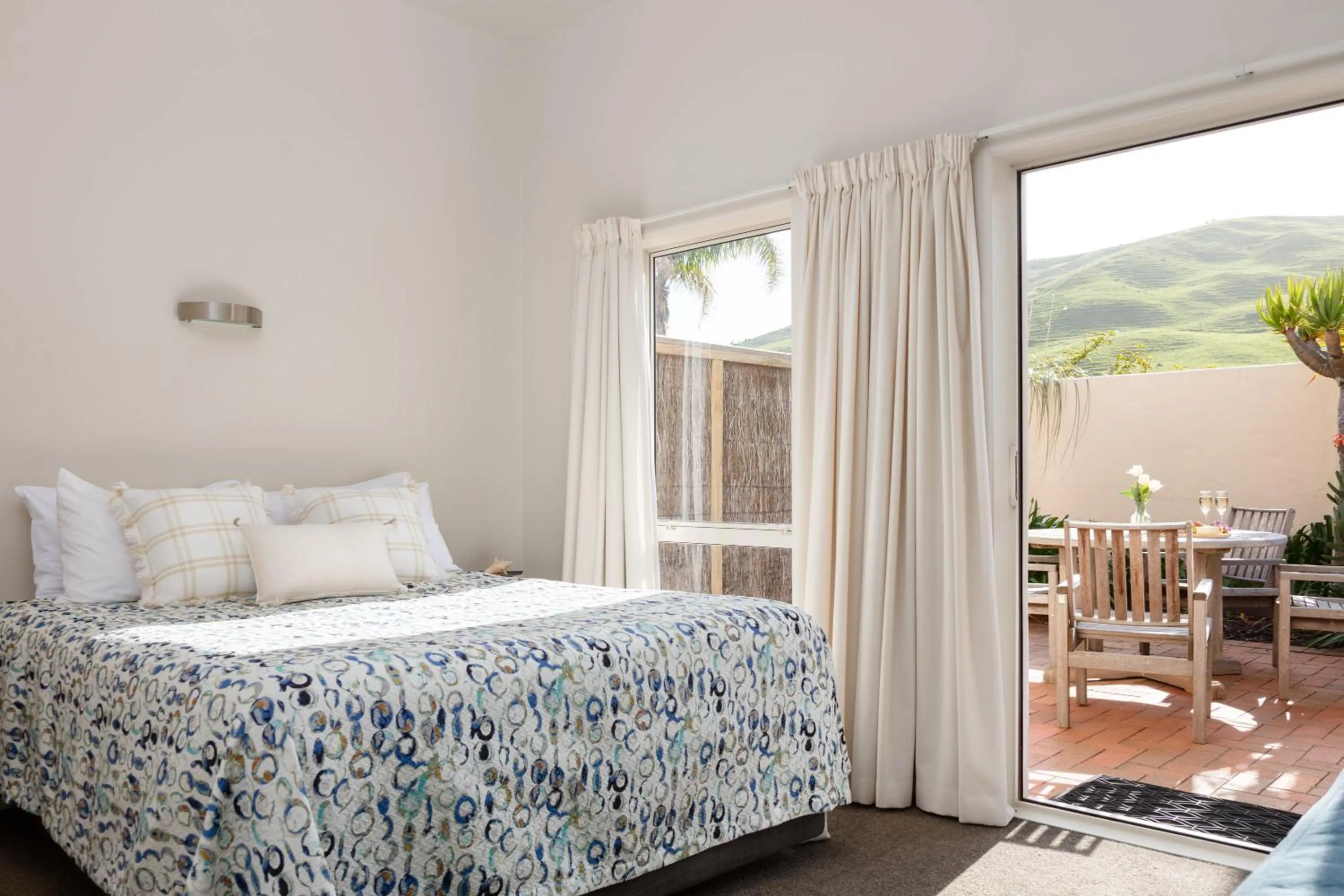 Bedroom, Bed in Ocean Beach Wainui