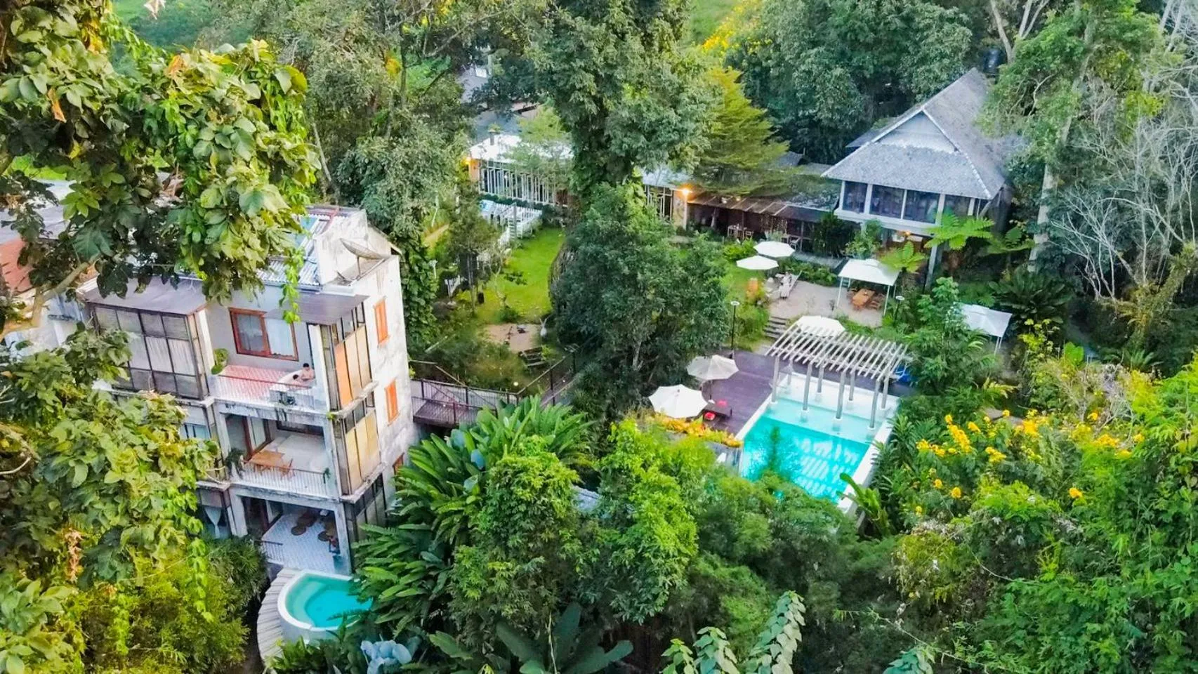 Restaurant/places to eat in Proud Phu Fah Maerim Resort