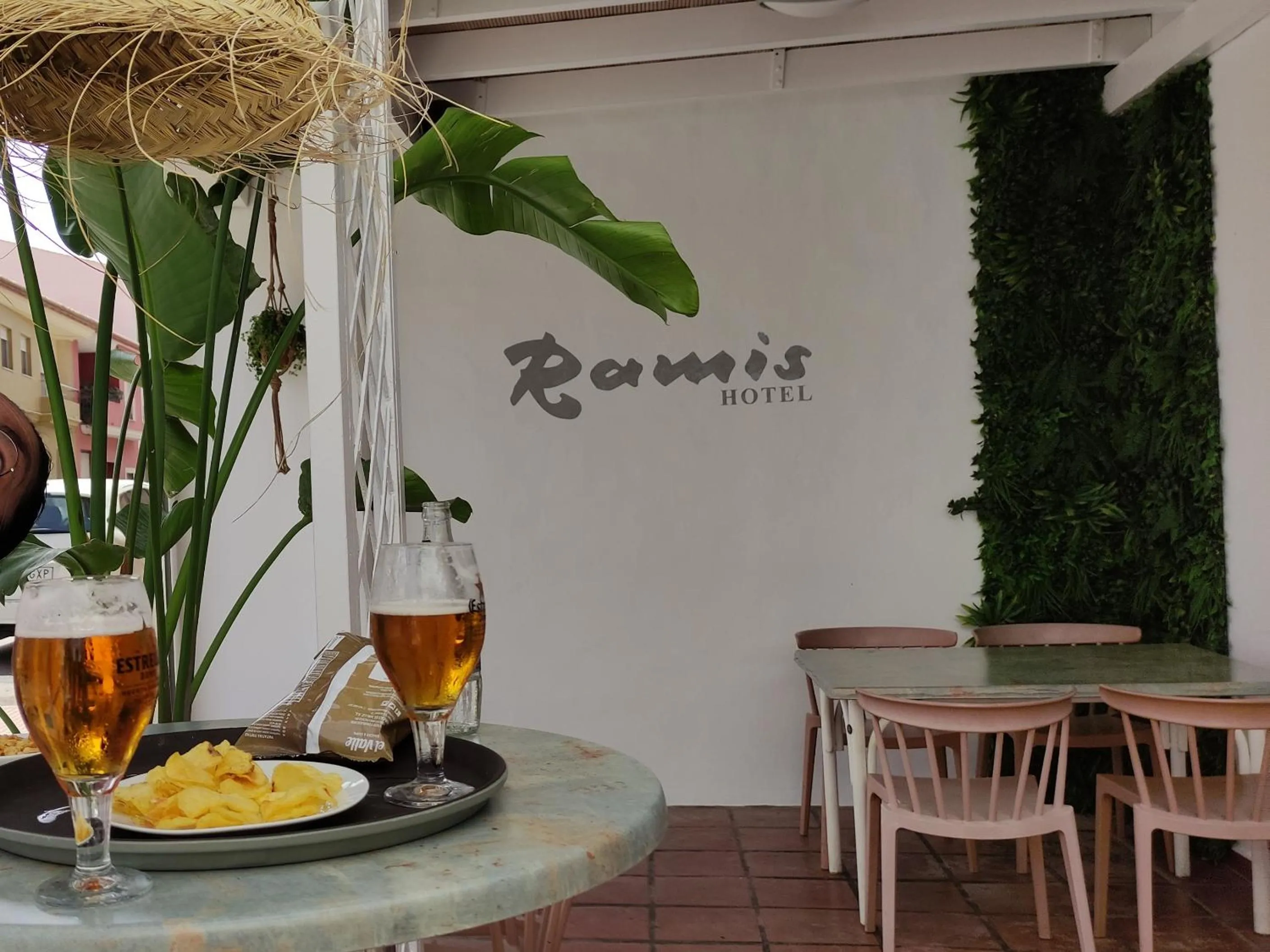 Food and drinks in Hotel Ramis fundado en 1969