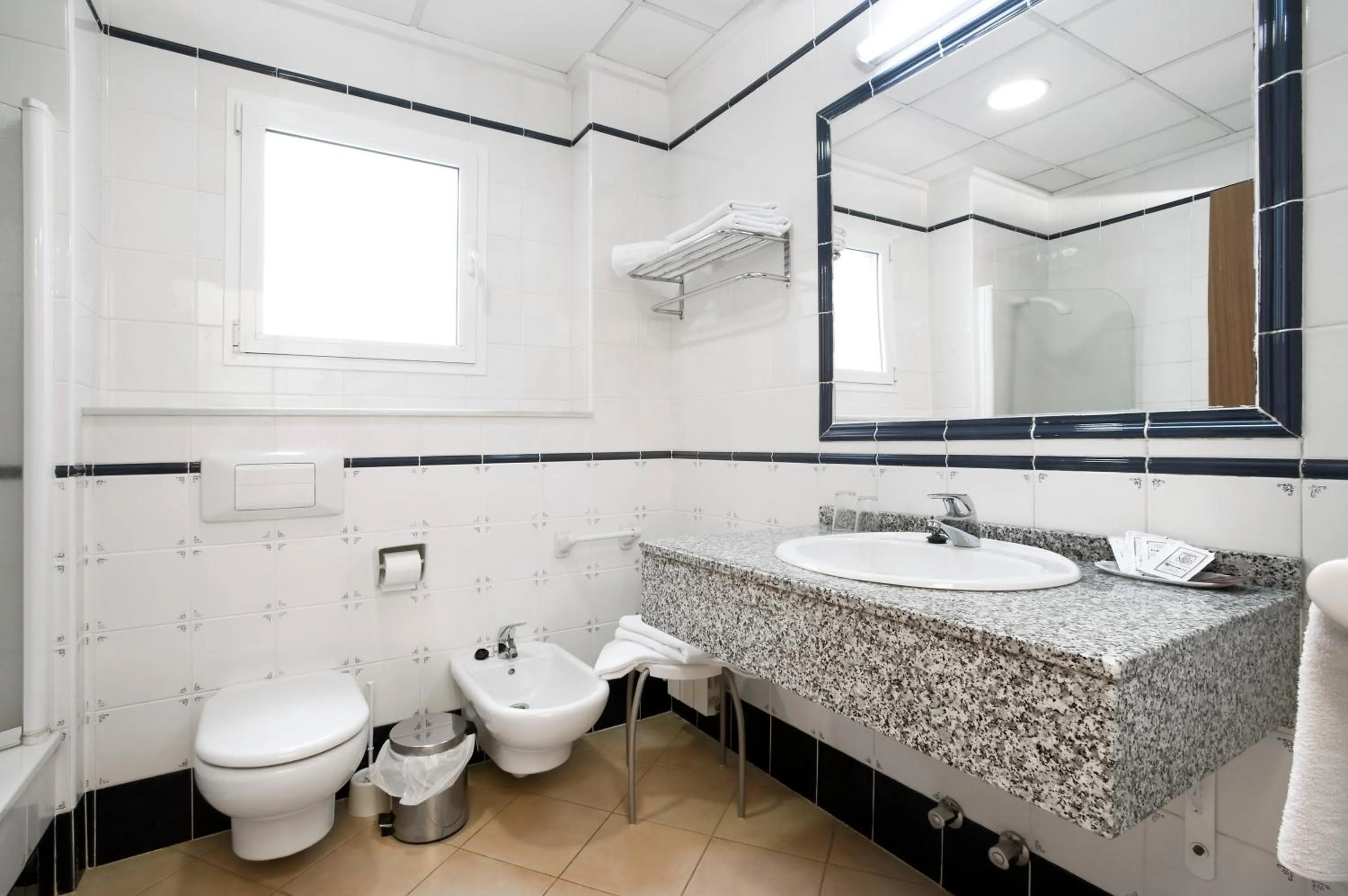 Bathroom in Hotel Ramis fundado en 1969