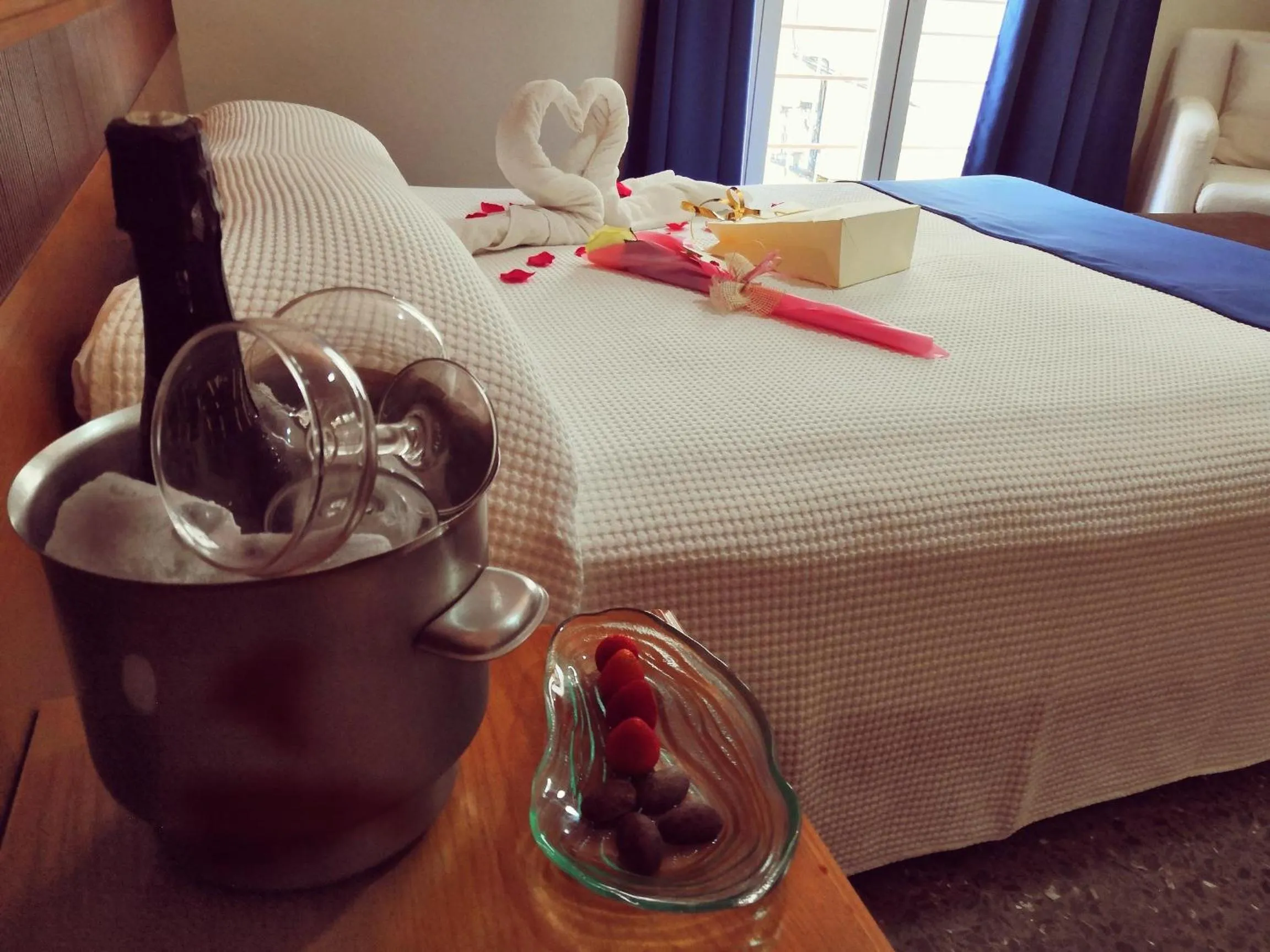 Alcoholic drinks, Bed in Hotel Ramis fundado en 1969