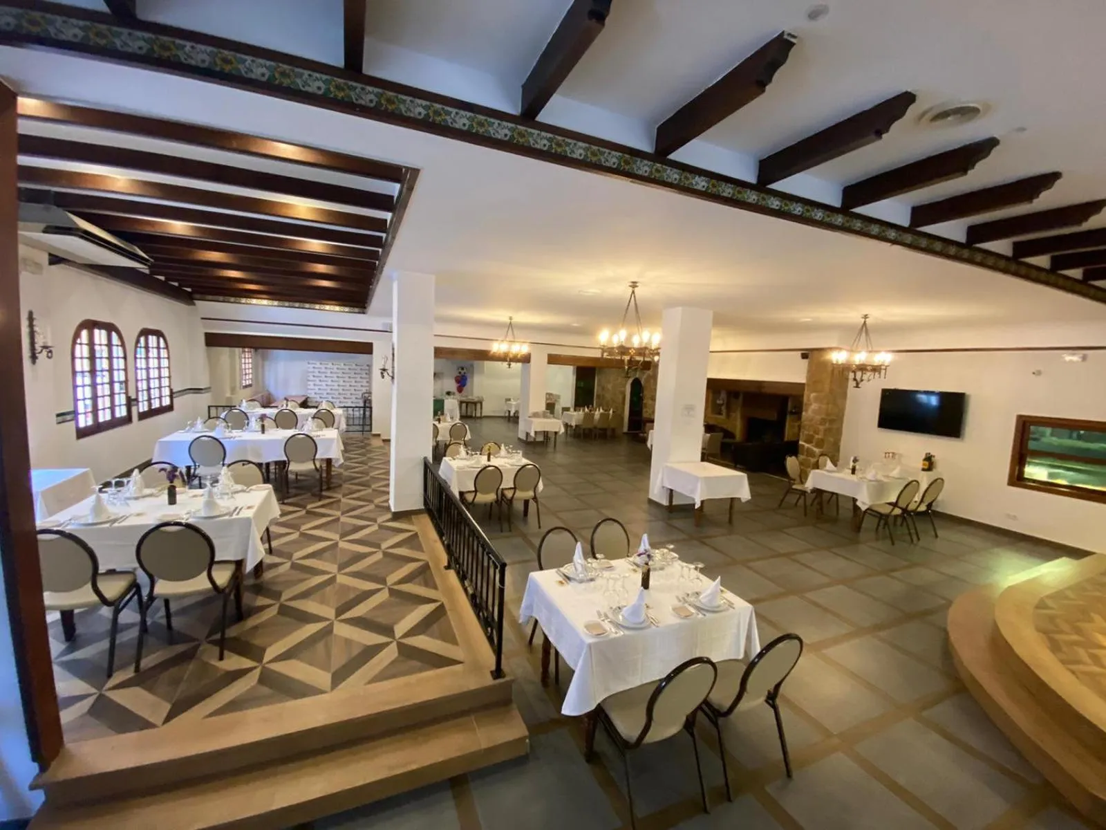 Restaurant/places to eat in Hotel Ramis fundado en 1969