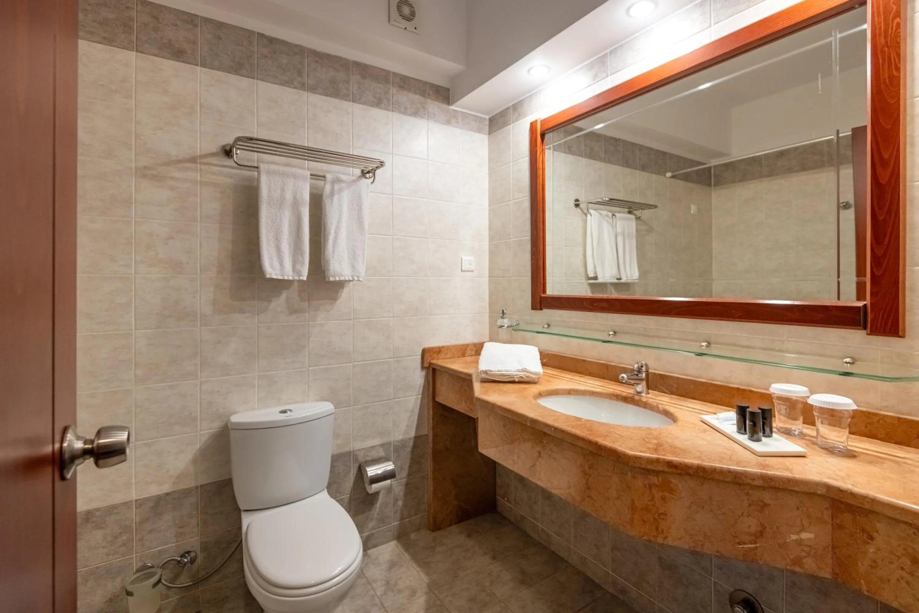 Crithoni's Paradise Hotel