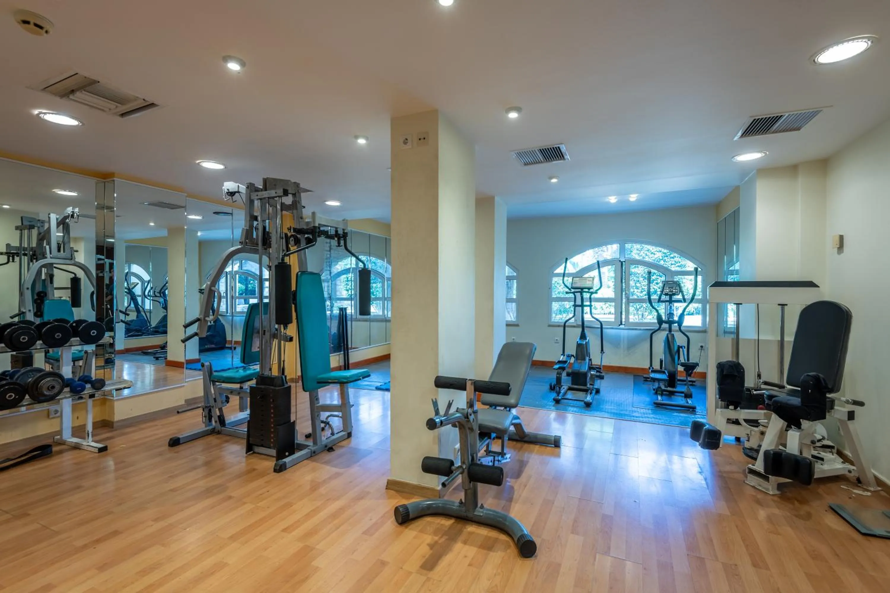 Crithoni's Paradise Hotel