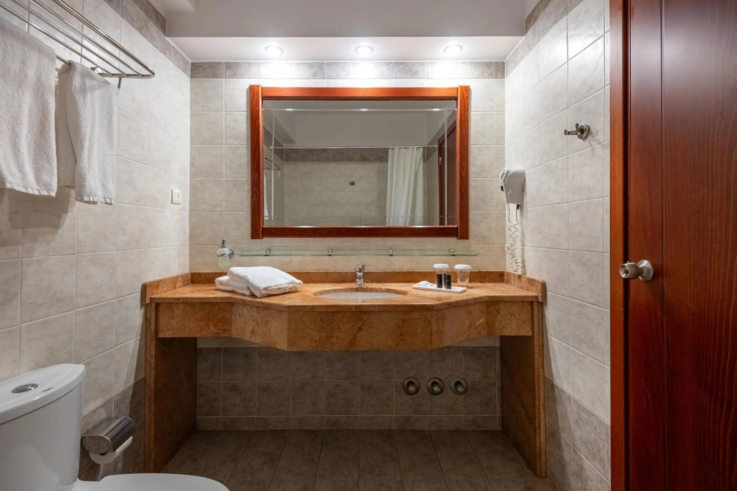 Crithoni's Paradise Hotel