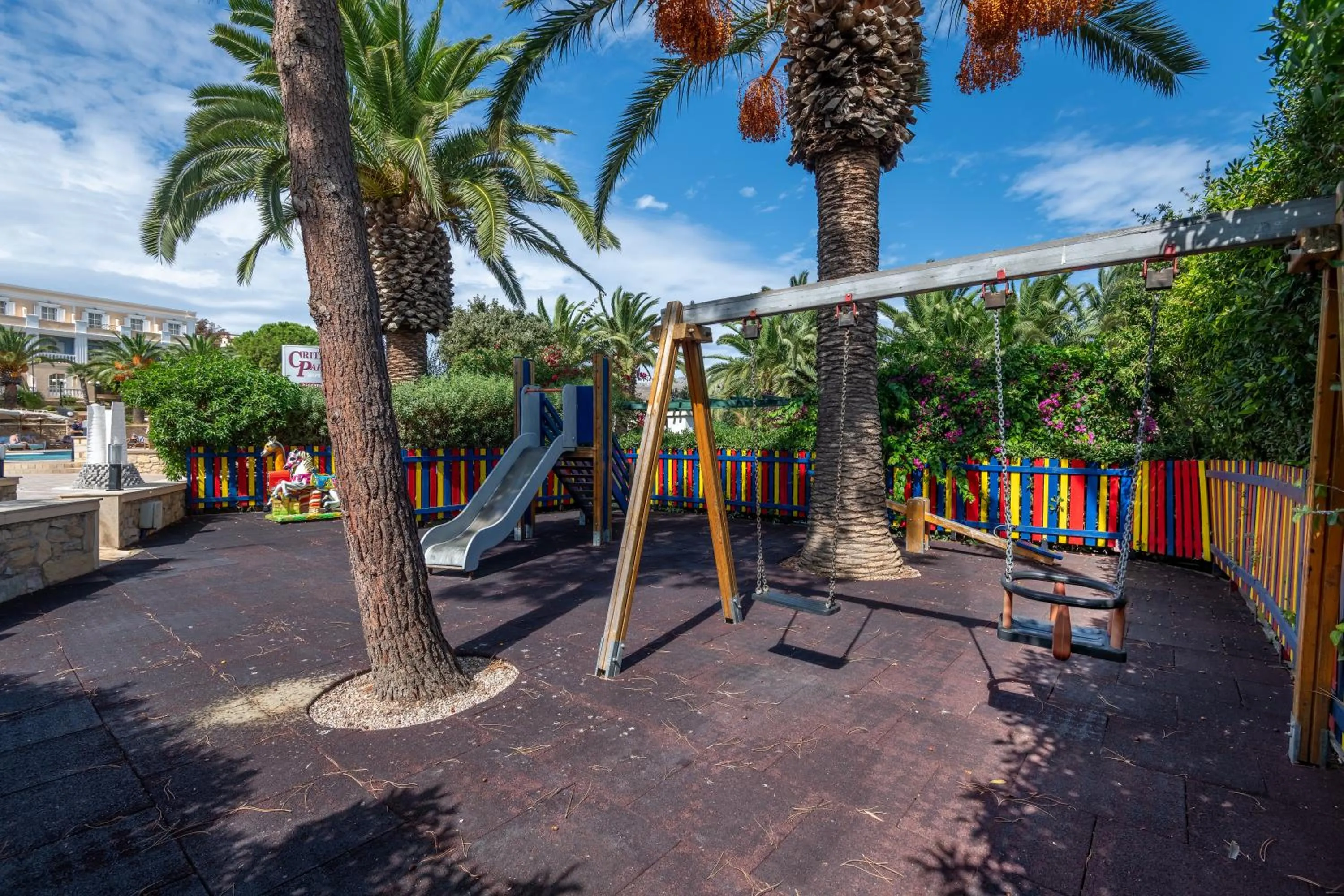 Crithoni's Paradise Hotel