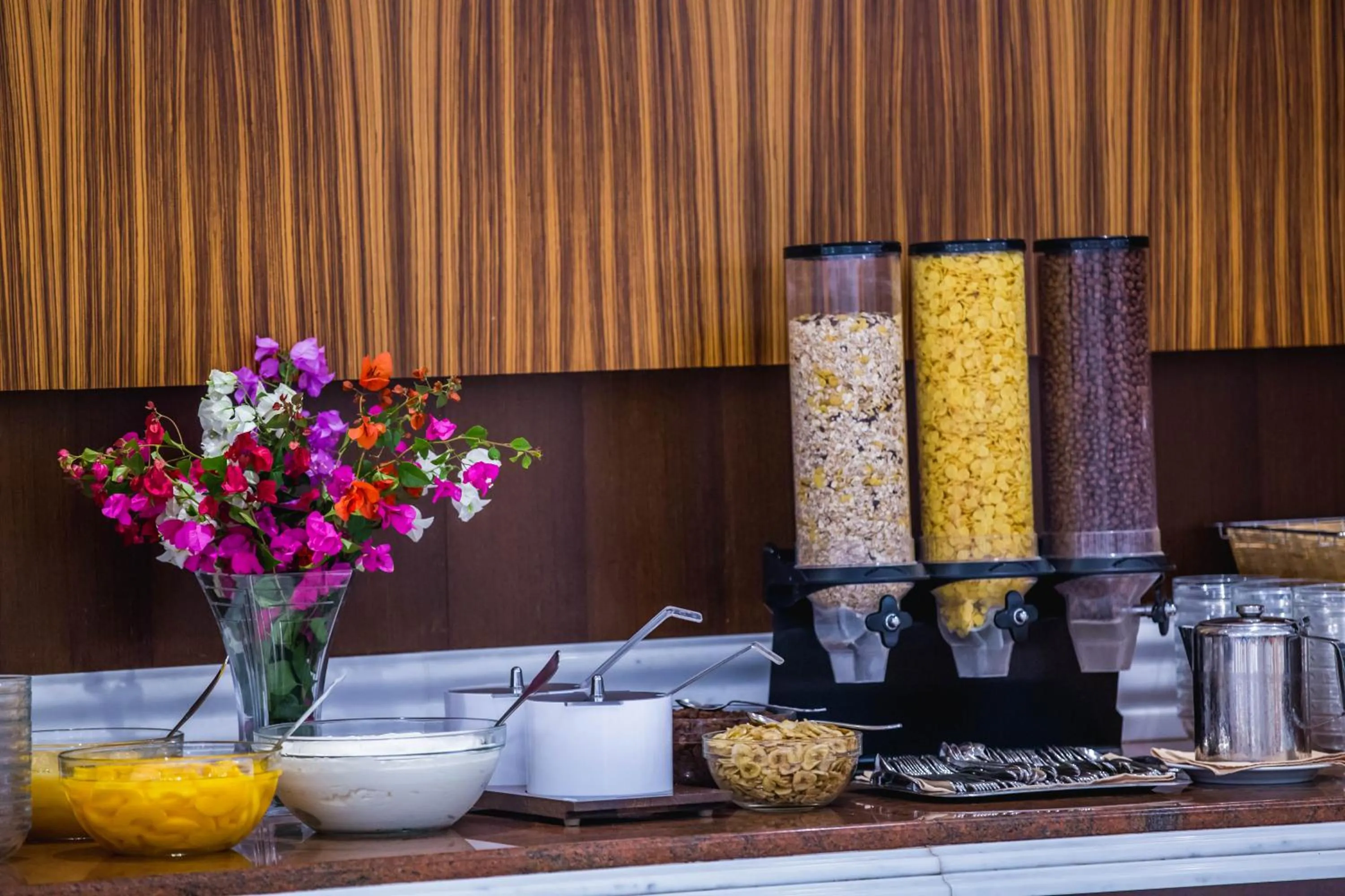 Crithoni's Paradise Hotel