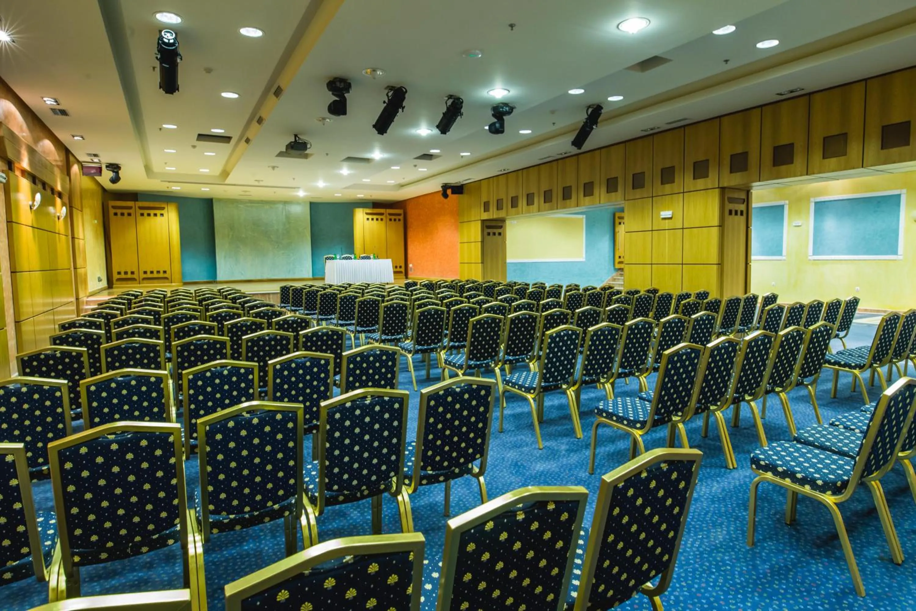 Crithoni's Paradise Hotel