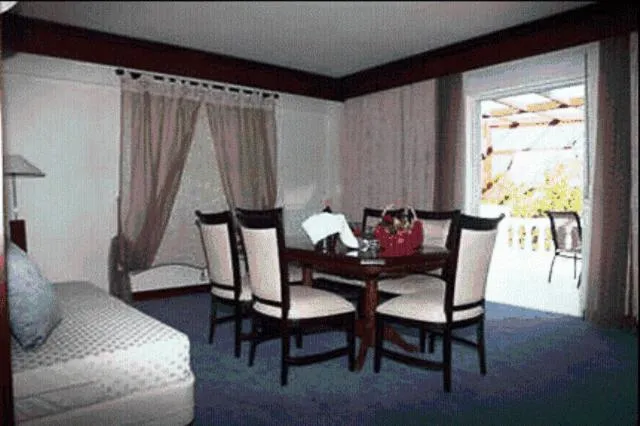 Seating area, Bed in Crithoni's Paradise Hotel