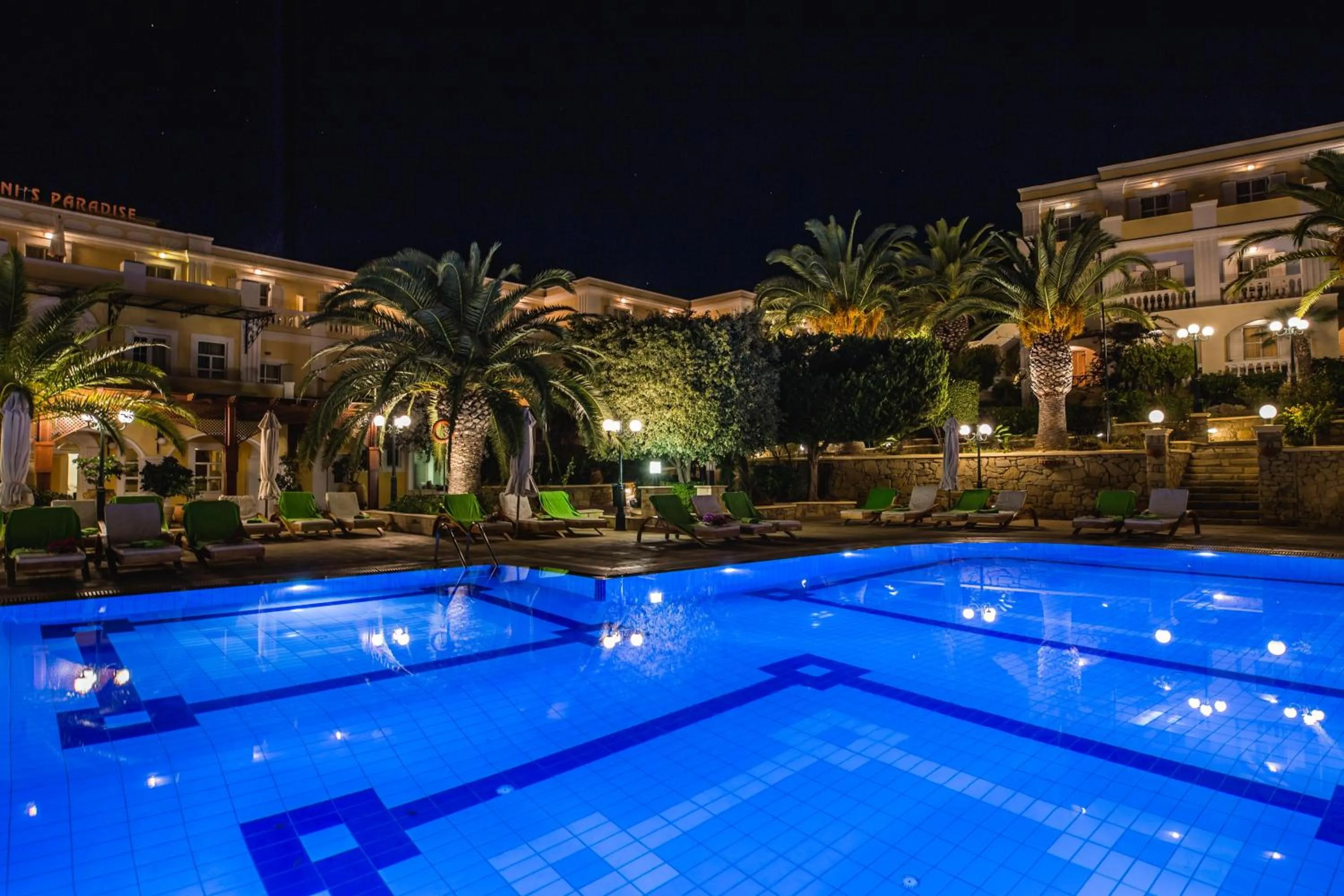 Crithoni's Paradise Hotel