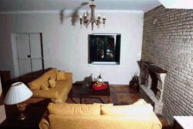 Living room in Crithoni's Paradise Hotel