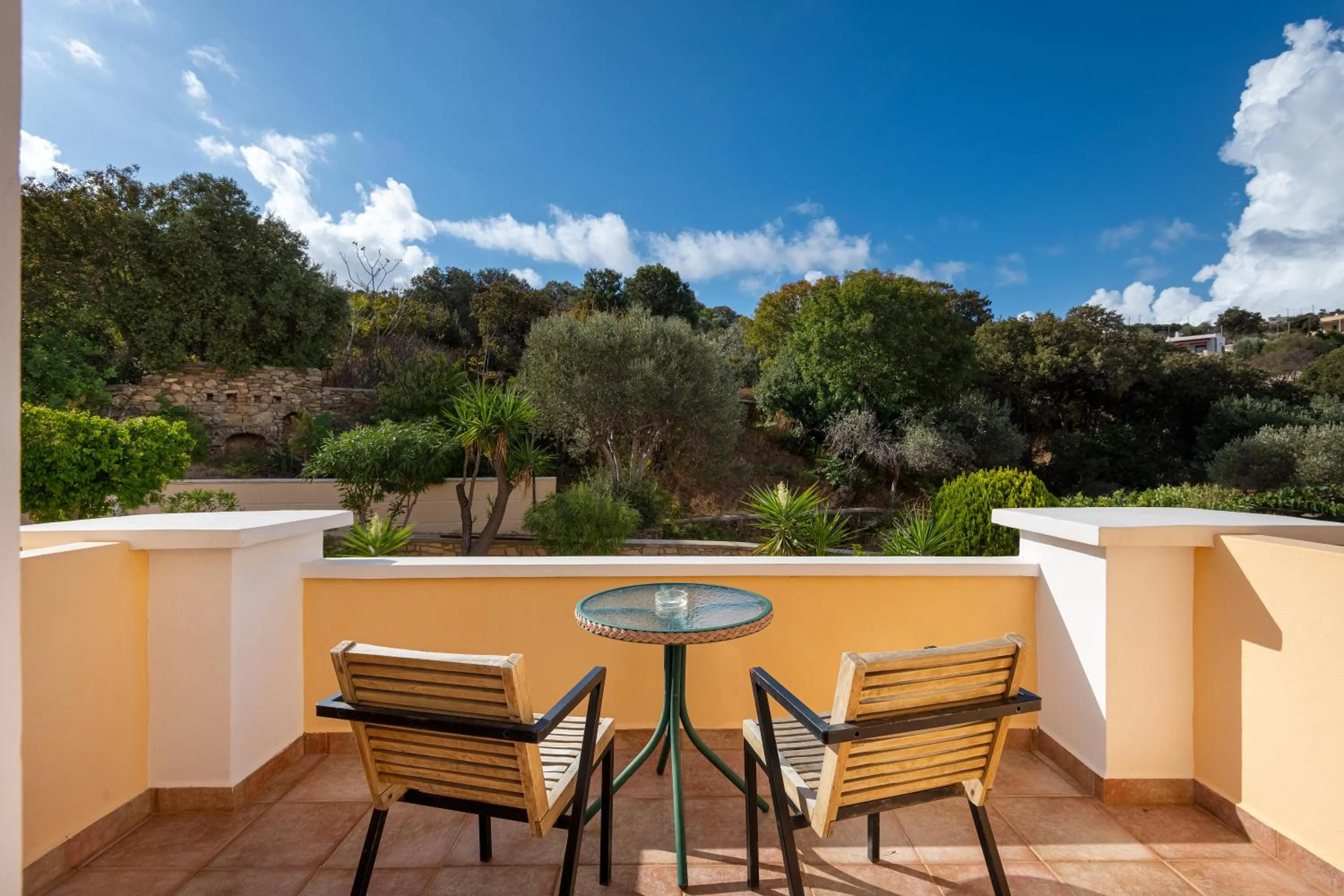 Crithoni's Paradise Hotel