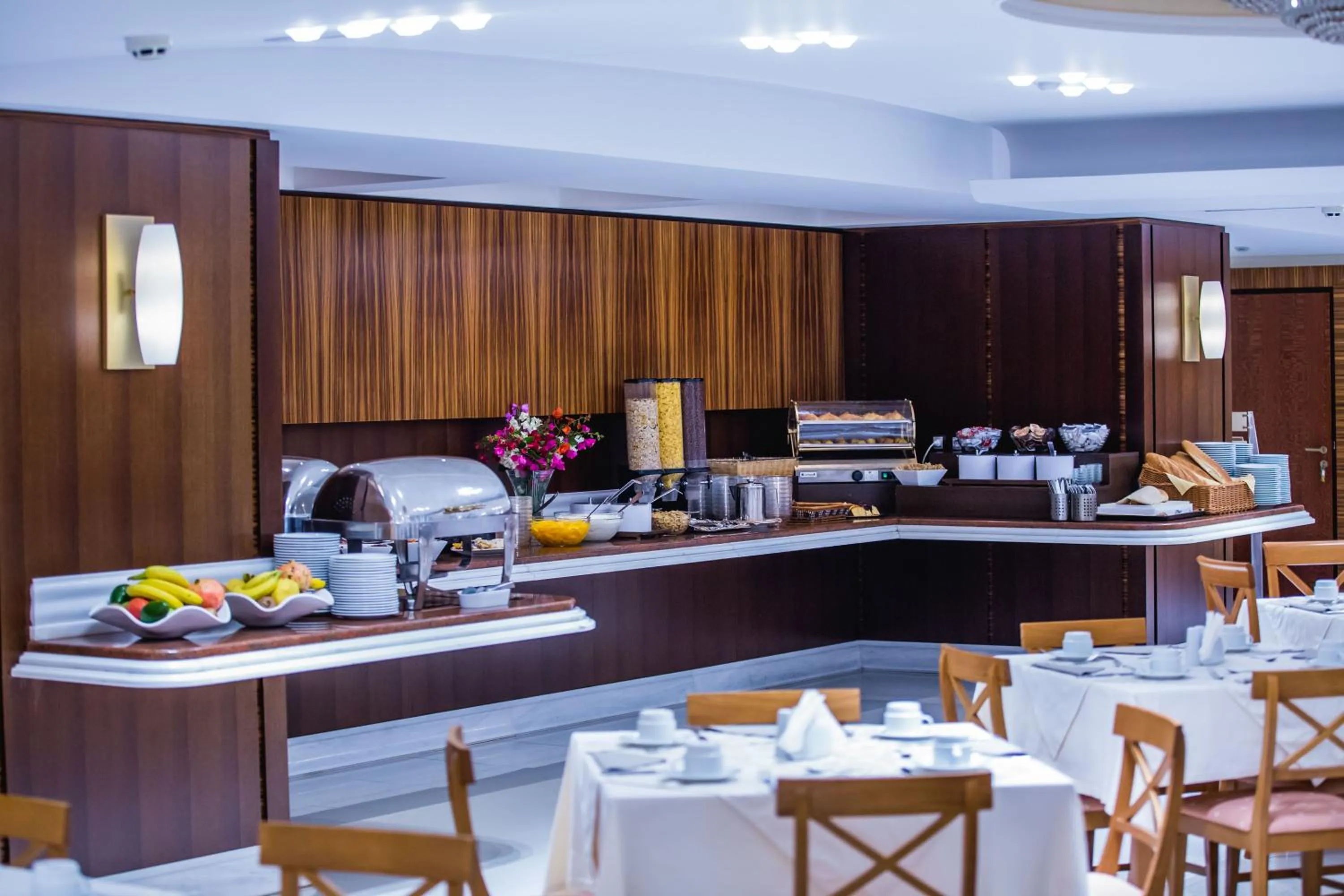 Crithoni's Paradise Hotel