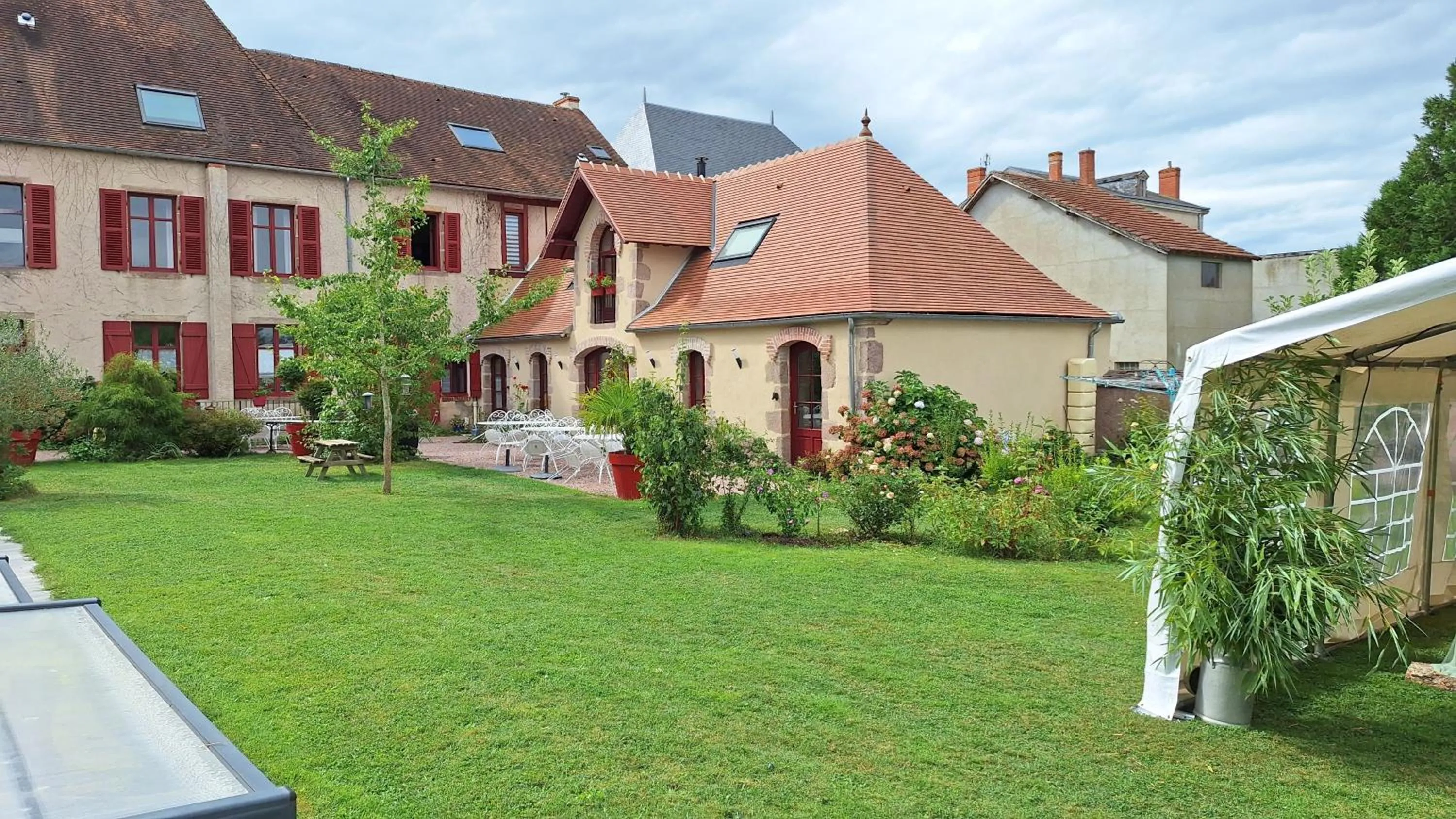 Garden view in Au Puy Des Vérités