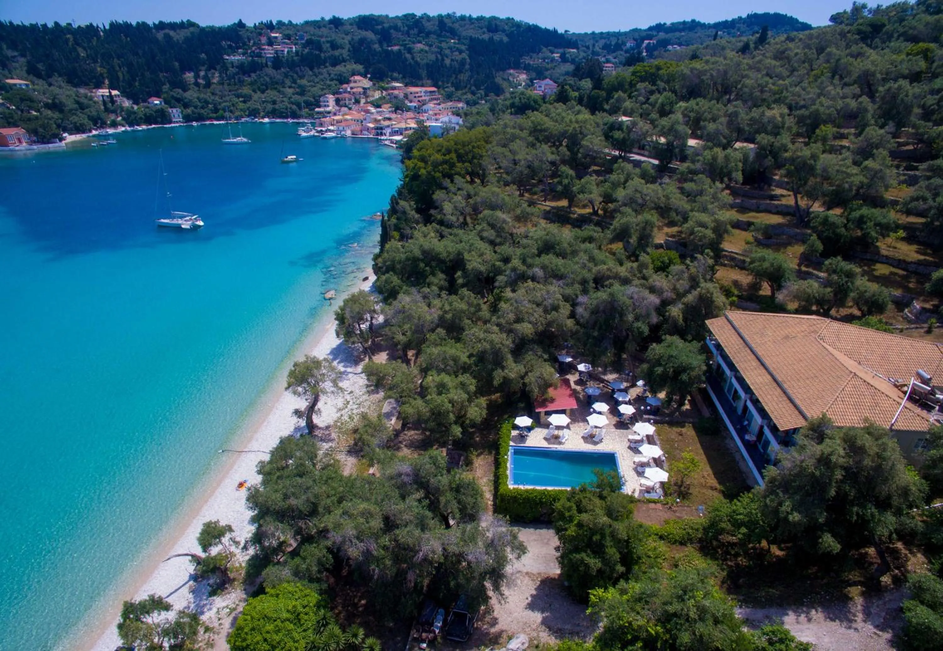 Amfitriti Hotel & Studios