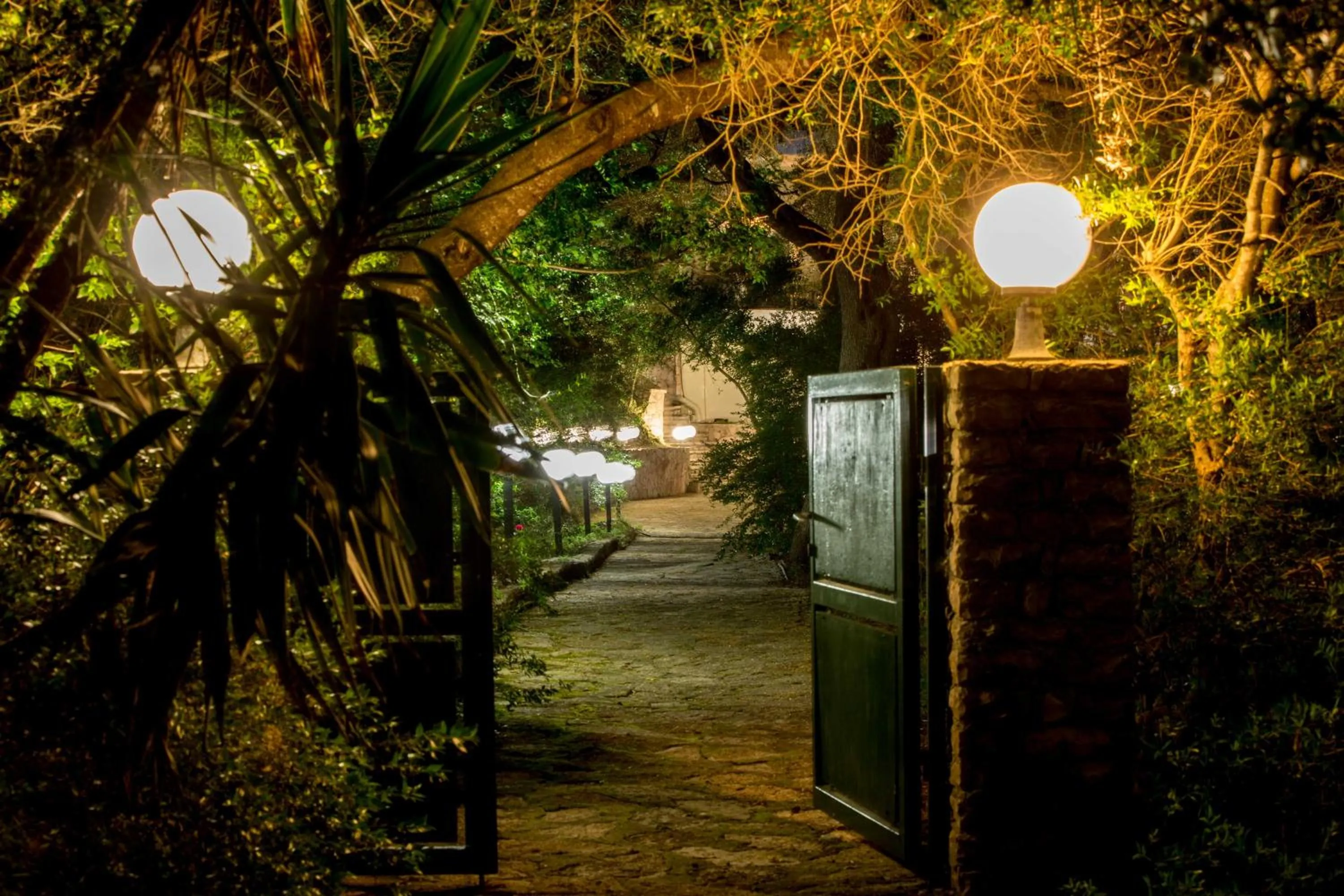 Amfitriti Hotel & Studios