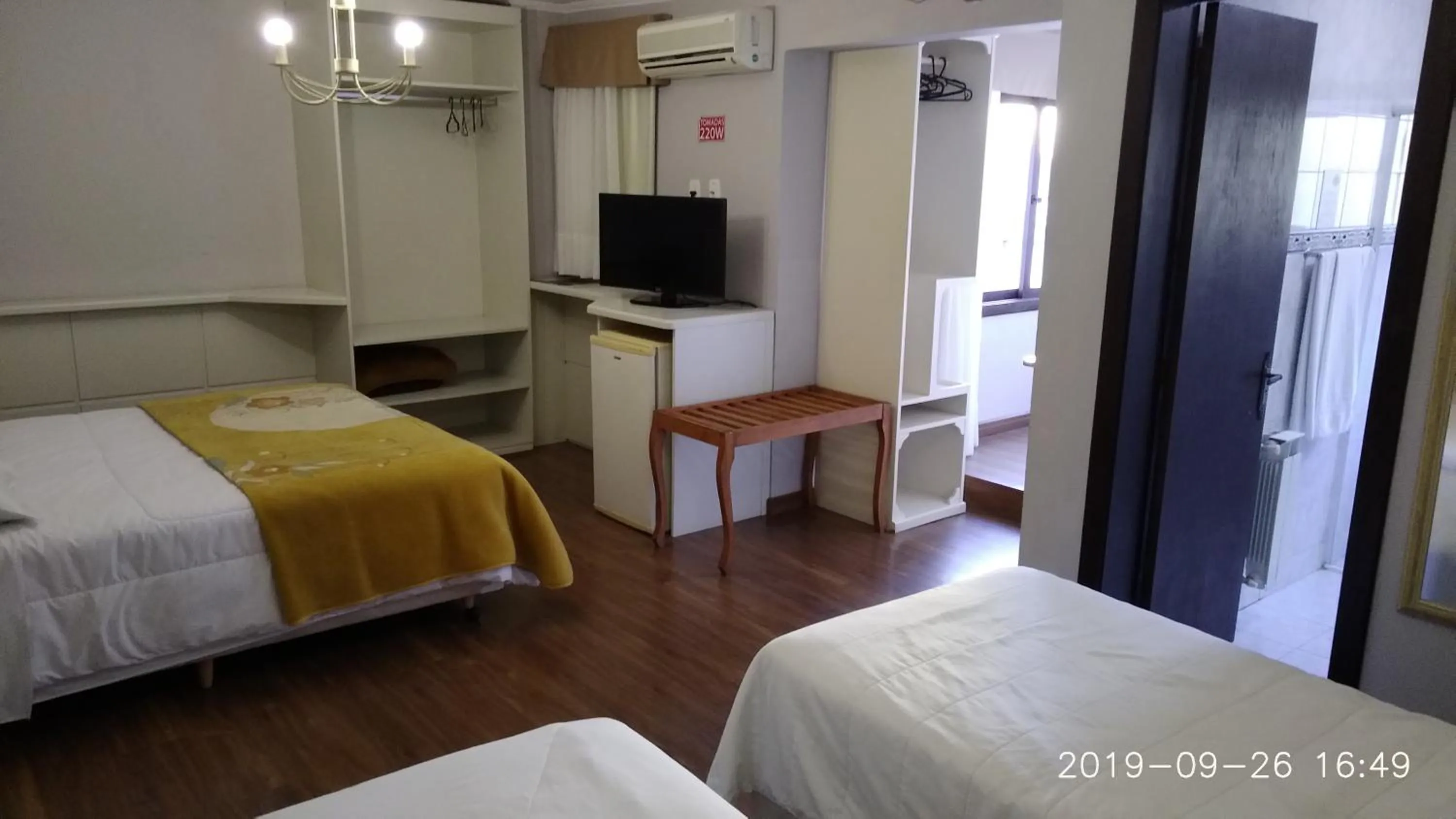 Photo of the whole room, Bed in Pousada do Verde Gramado