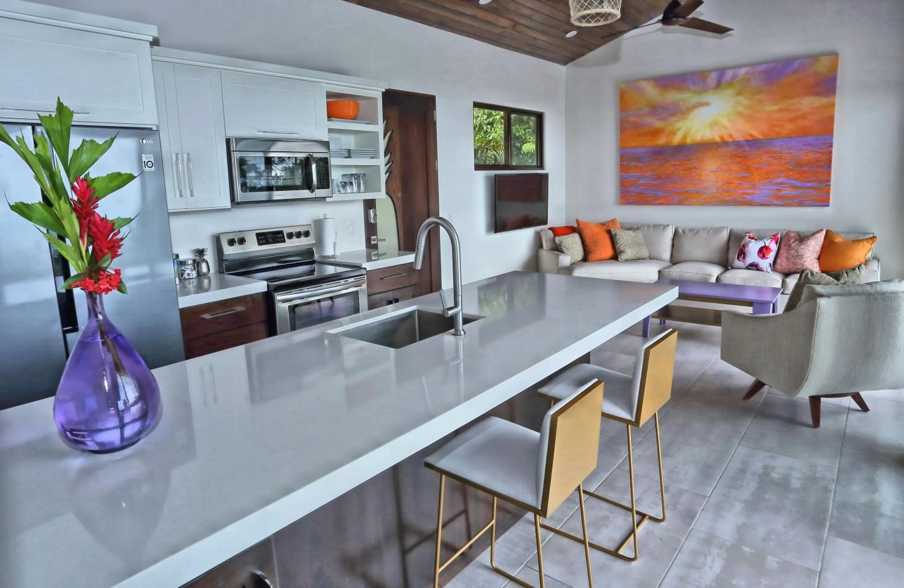 Kitchen or kitchenette in Golden Pineapple Villas-Adults Only