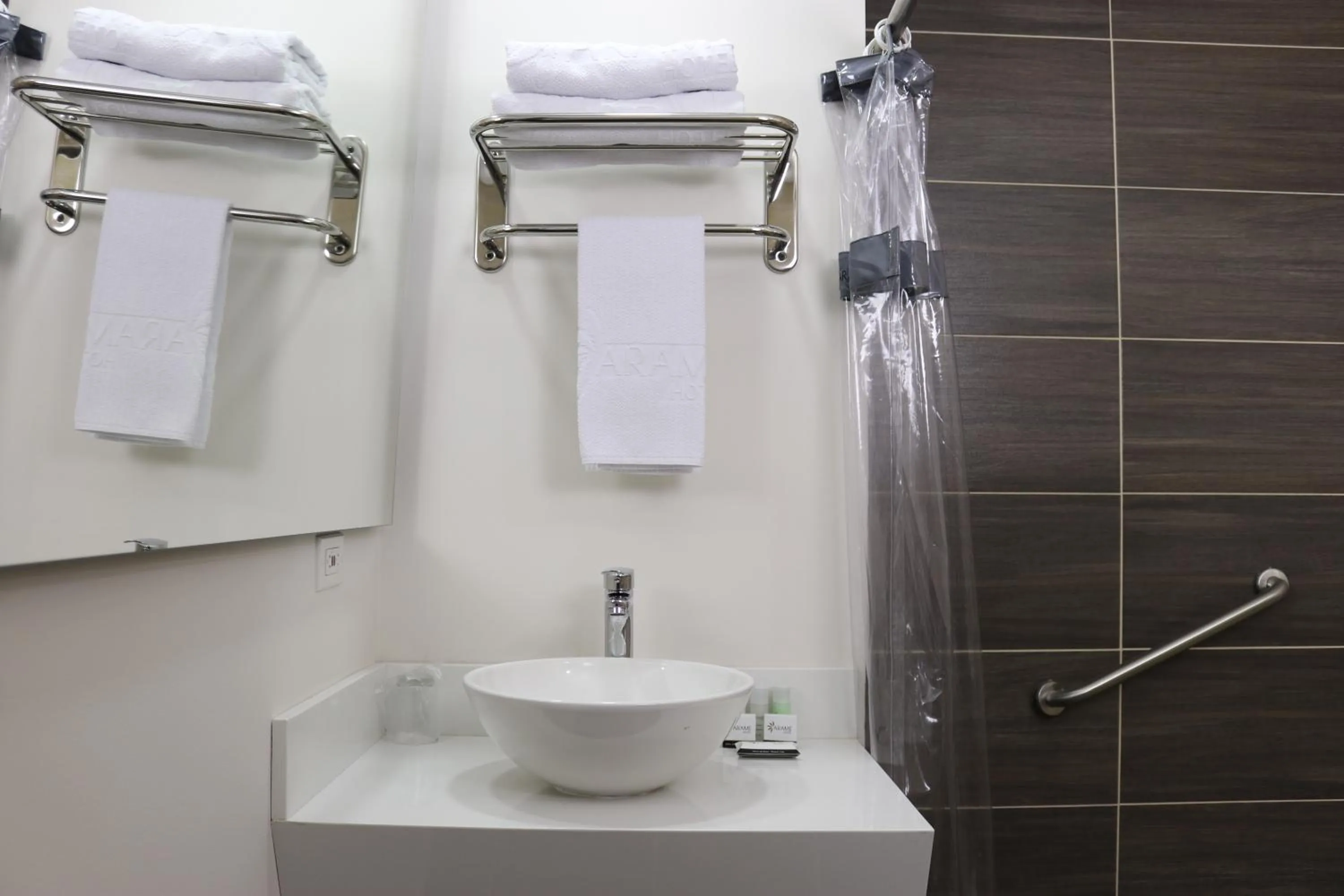 Bathroom in Arame Hotel