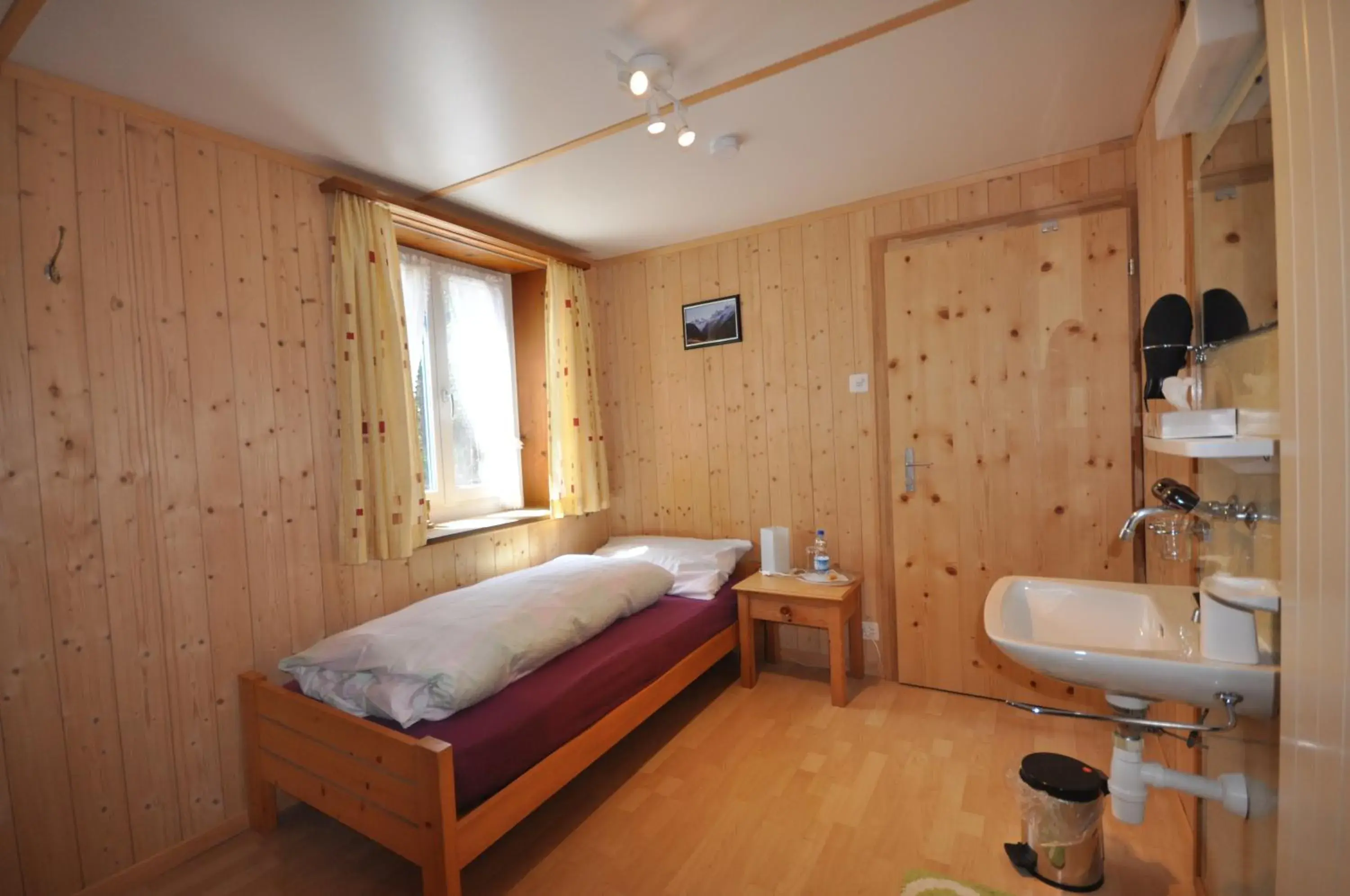 Single Room with Shared Bathroom - single occupancy in Gasthaus Waldheim Single Room with Shared Bathroom - single occupancy in Gasthaus Waldheim