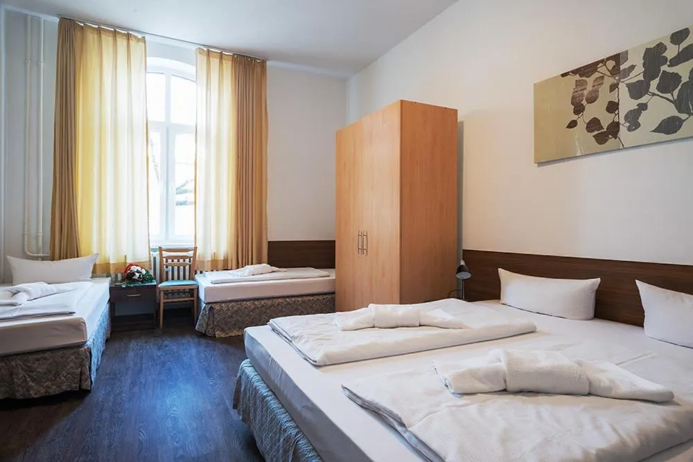 Bed in Queens Park Hotel