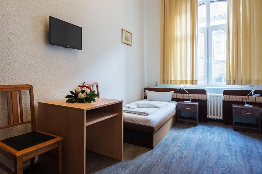 Decorative detail, Bed in Queens Park Hotel