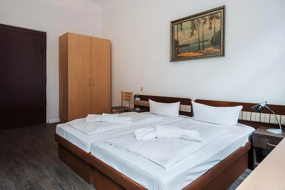 Bed in Queens Park Hotel