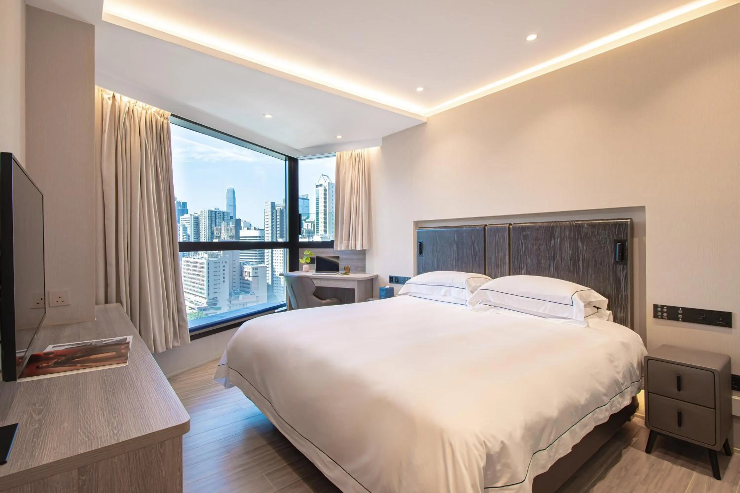 Bed in The Emperor Hotel