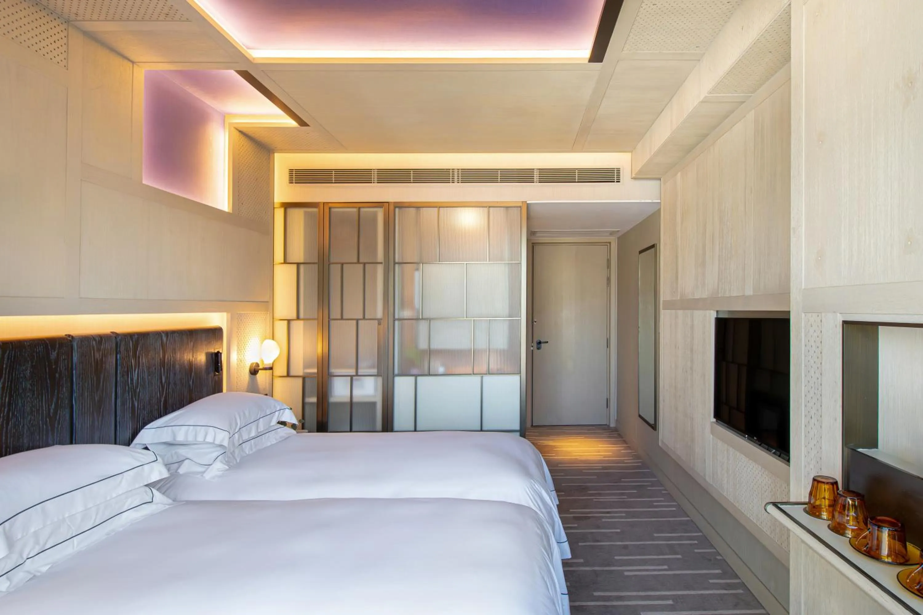 Bed in The Emperor Hotel