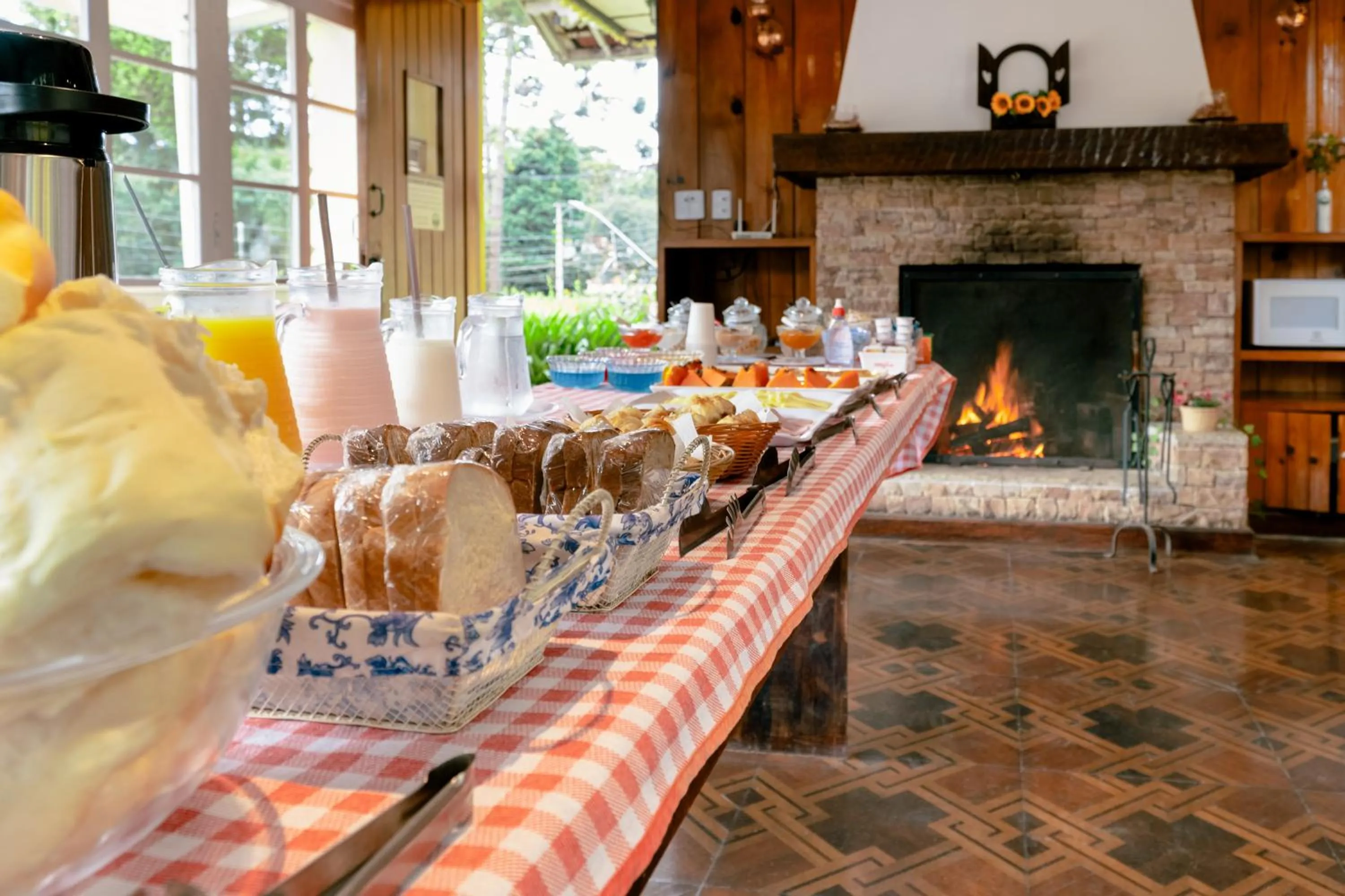 Breakfast in VELINN Pousada Casa de Campos Capivari House