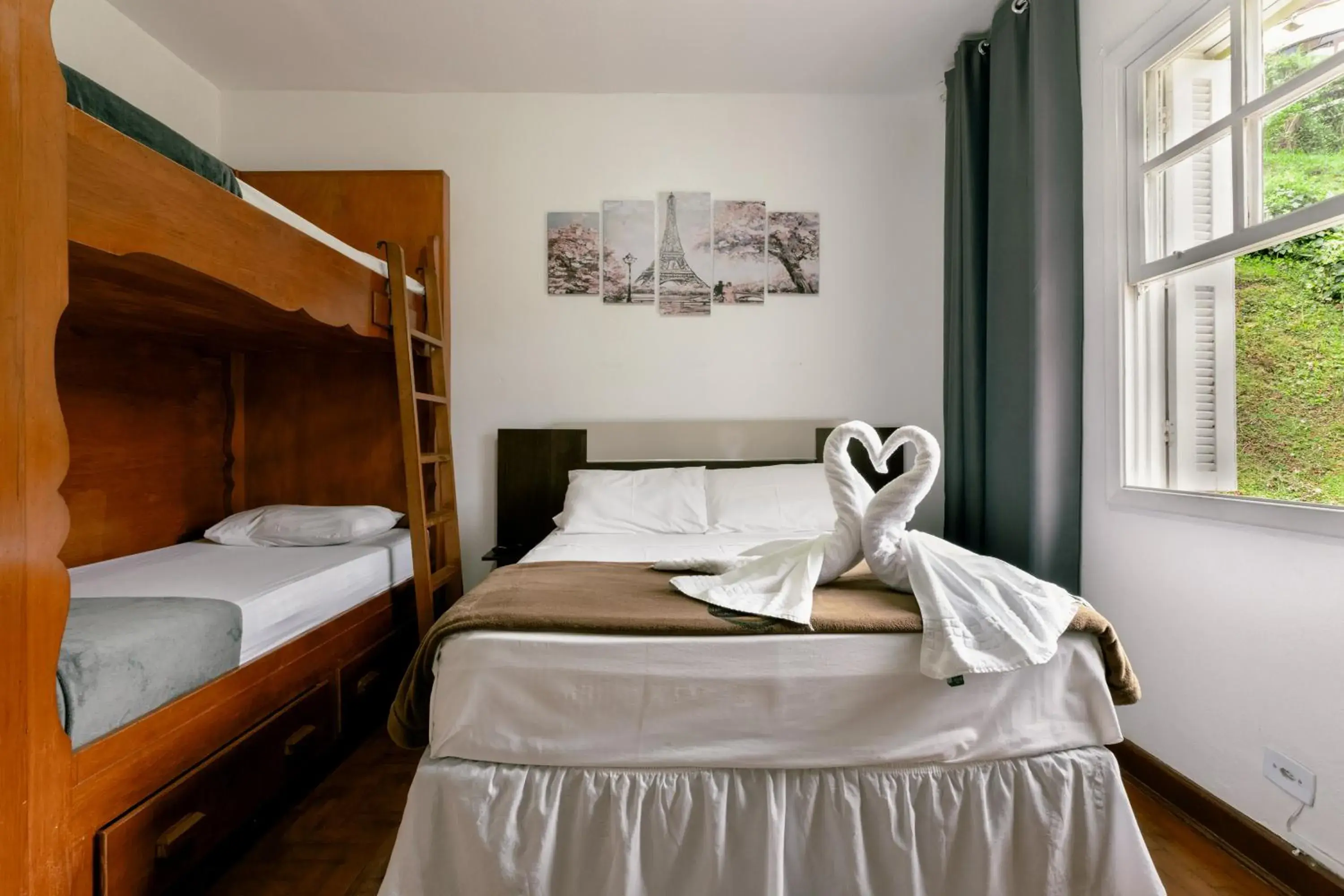 Comfort Quadruple Room in VELINN Pousada Casa de Campos Capivari House Comfort Quadruple Room in VELINN Pousada Casa de Campos Capivari House