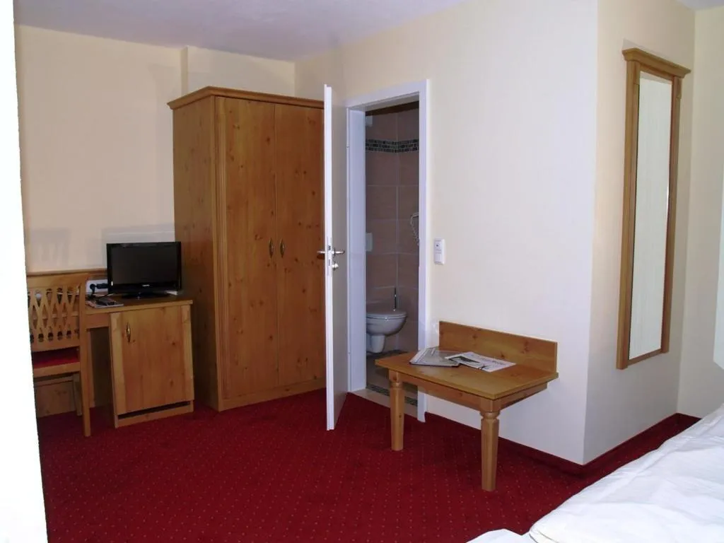 Decorative detail, Bed in Eichenhof