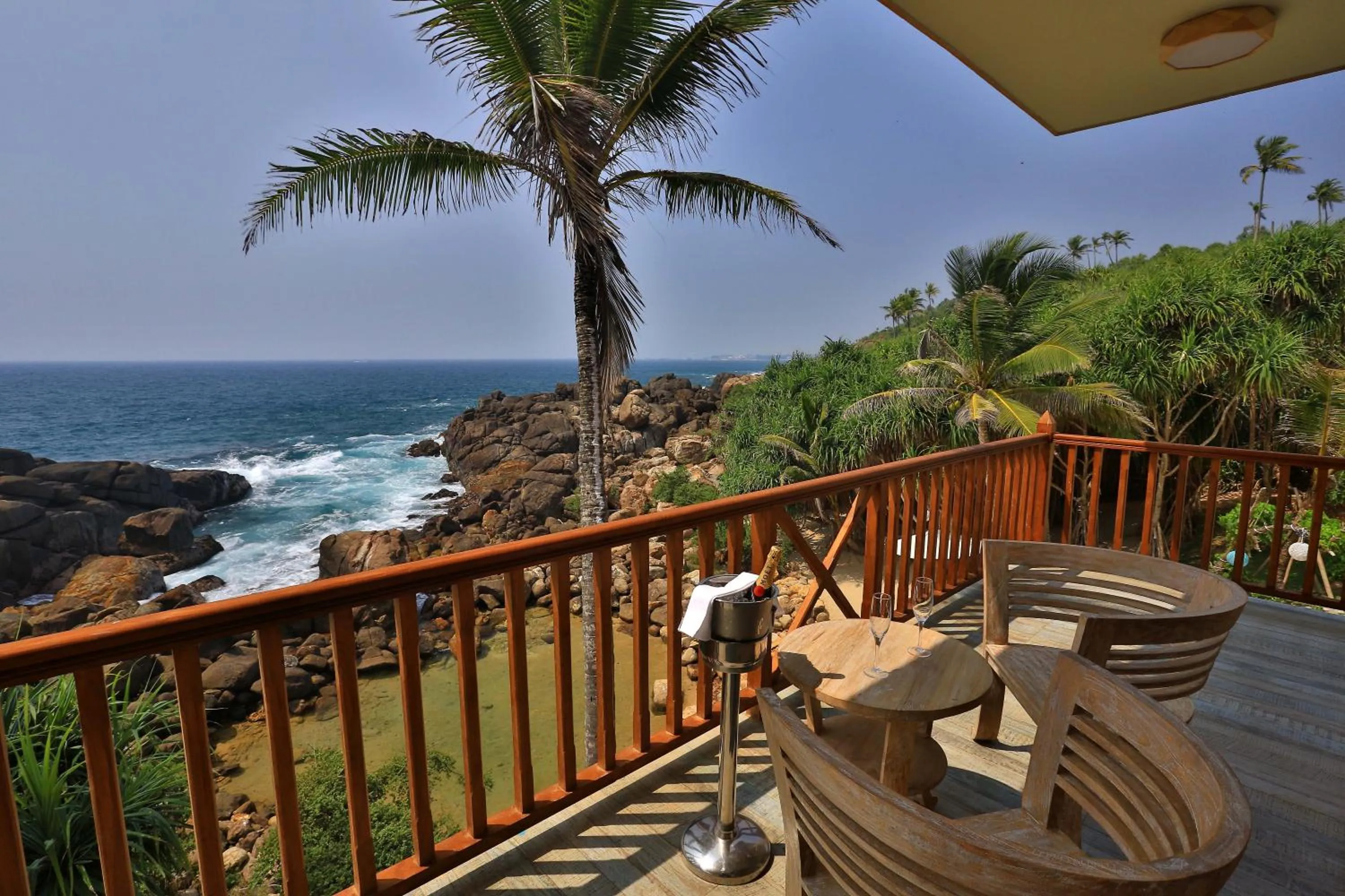 Balcony/Terrace in Thaproban Pavilion Waves