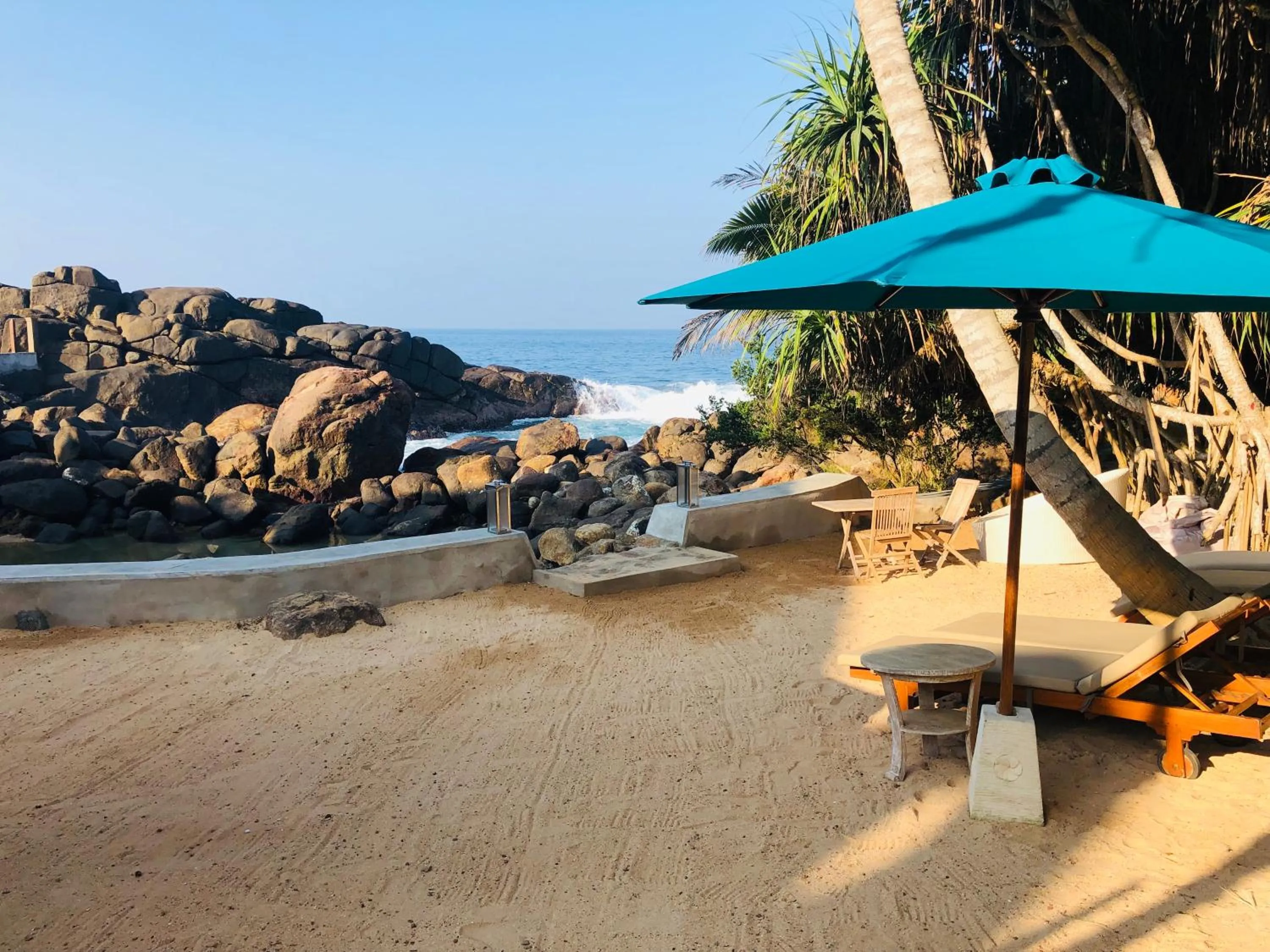 Beach in Thaproban Pavilion Waves
