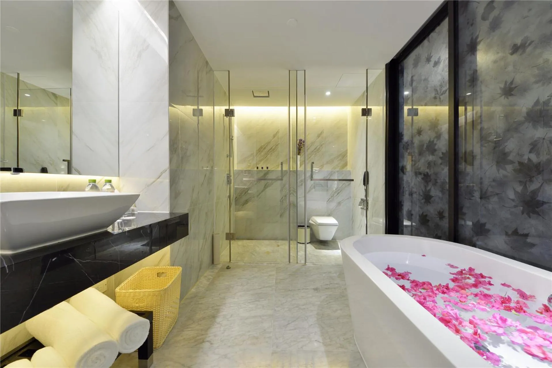 Shower in Palace Resort Villas Yalong Bay Sanya