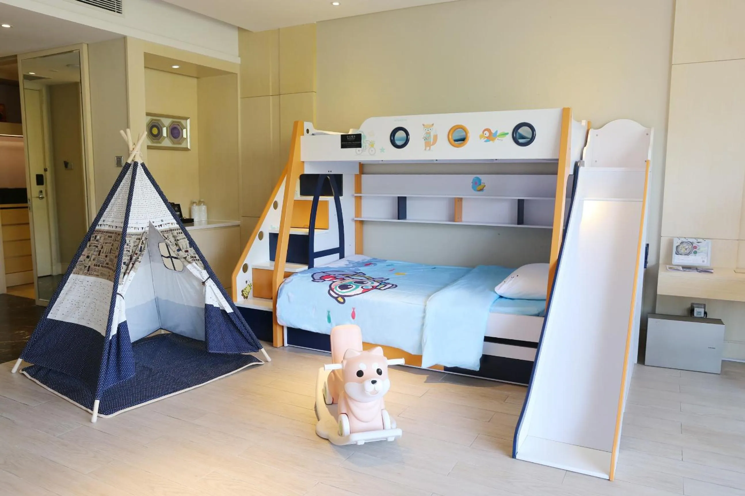 Bed in Palace Resort Villas Yalong Bay Sanya