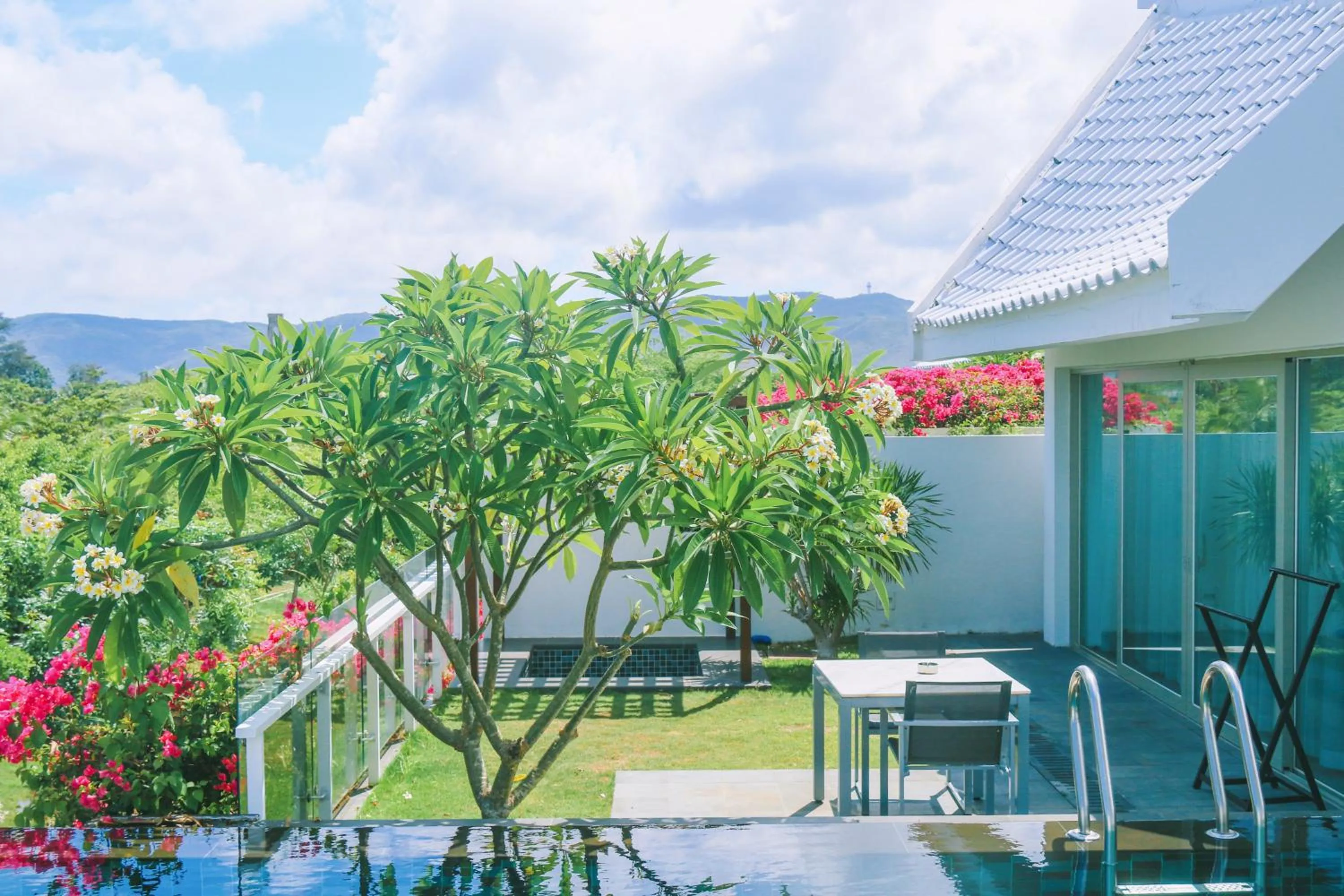 Natural landscape in Palace Resort Villas Yalong Bay Sanya