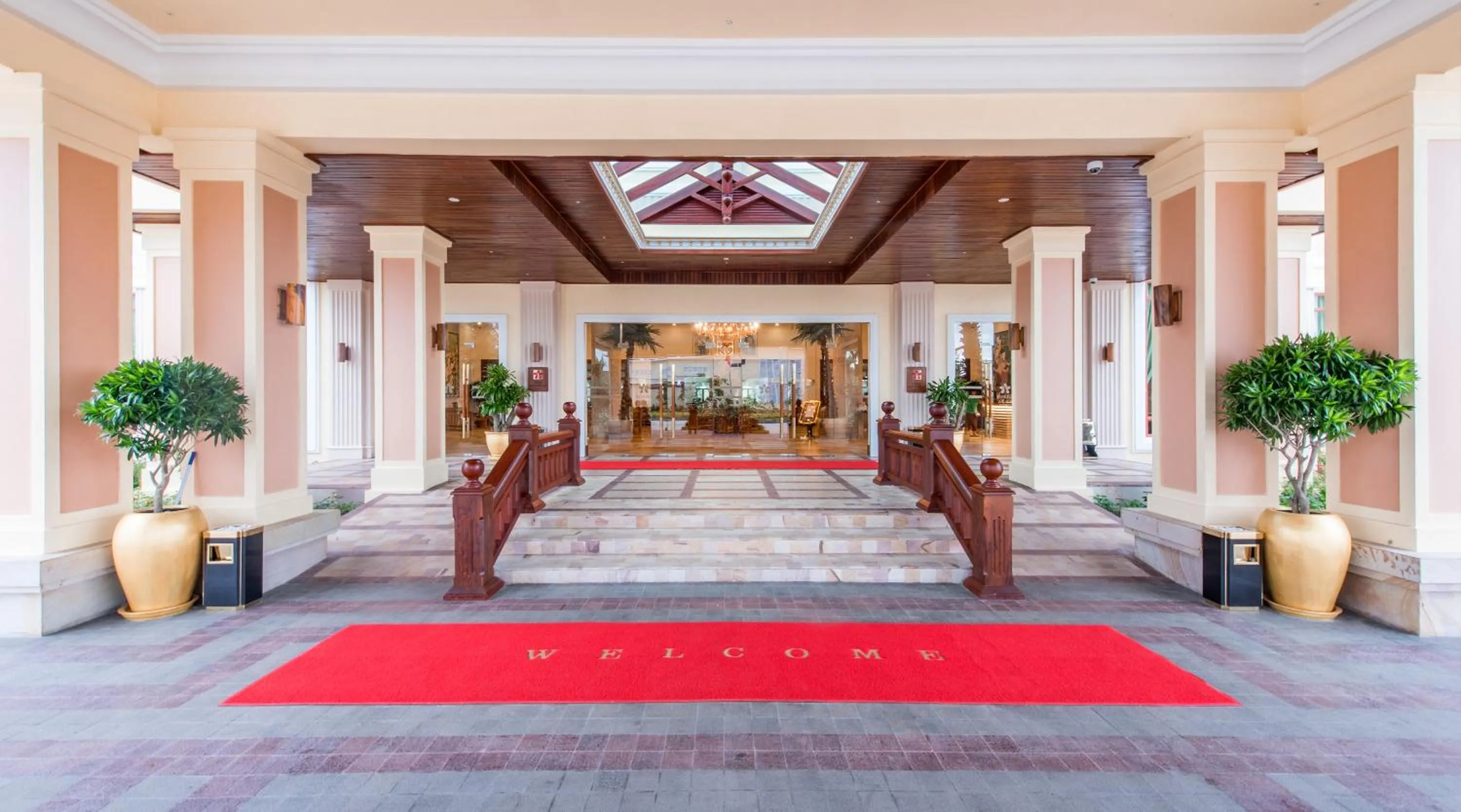Facade/entrance in Sokha Palace Siem Reap Hotel