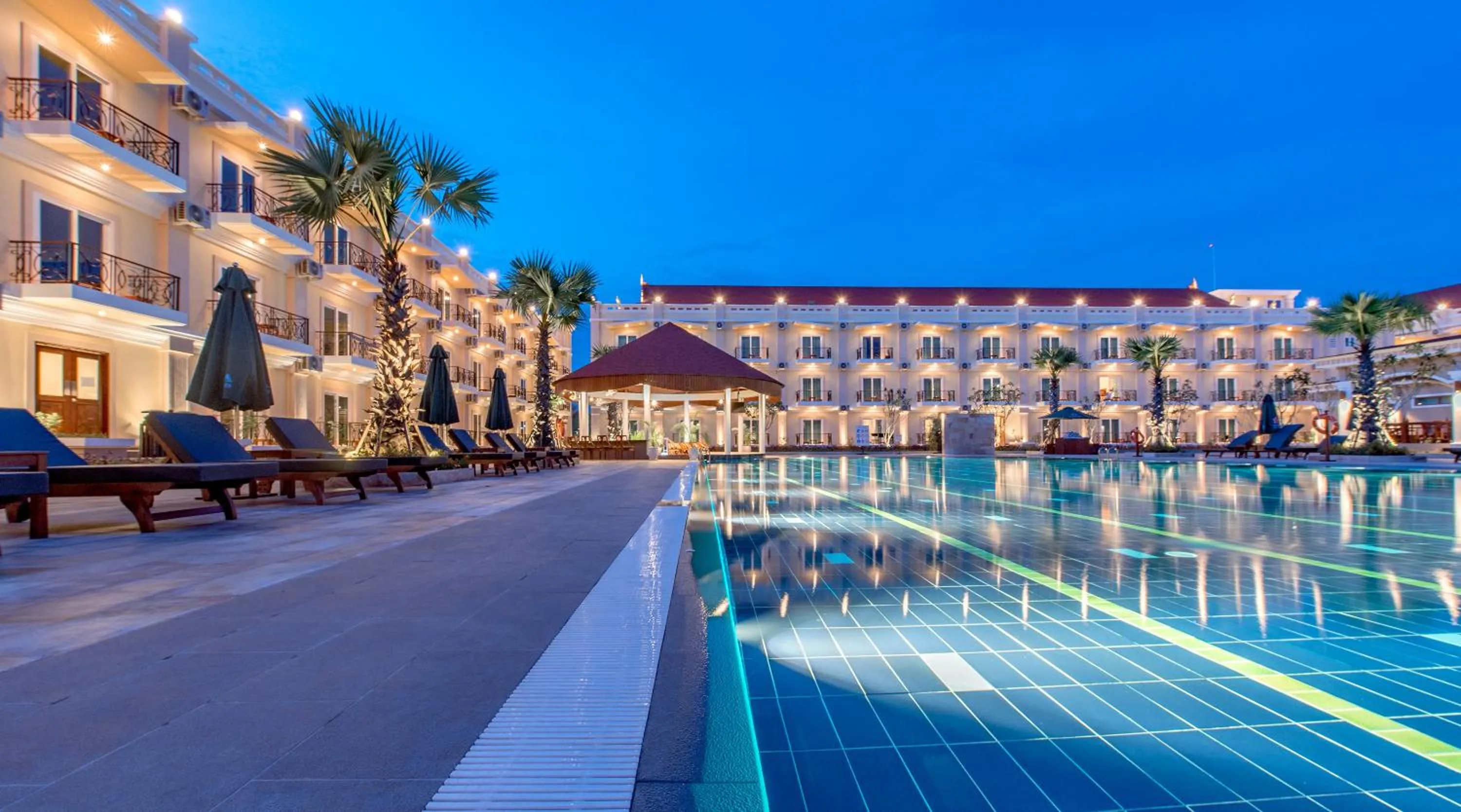 Swimming pool in Sokha Palace Siem Reap Hotel