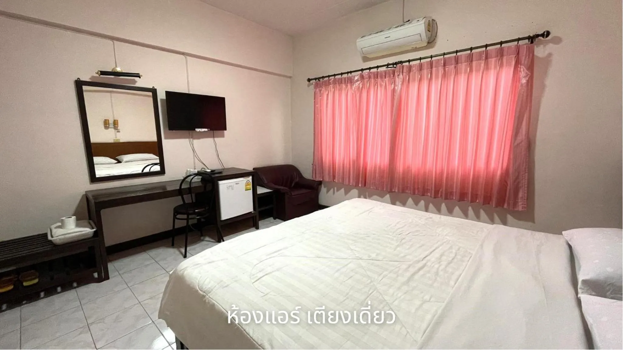 Bedroom, Bed in Thaen Thong Hotel