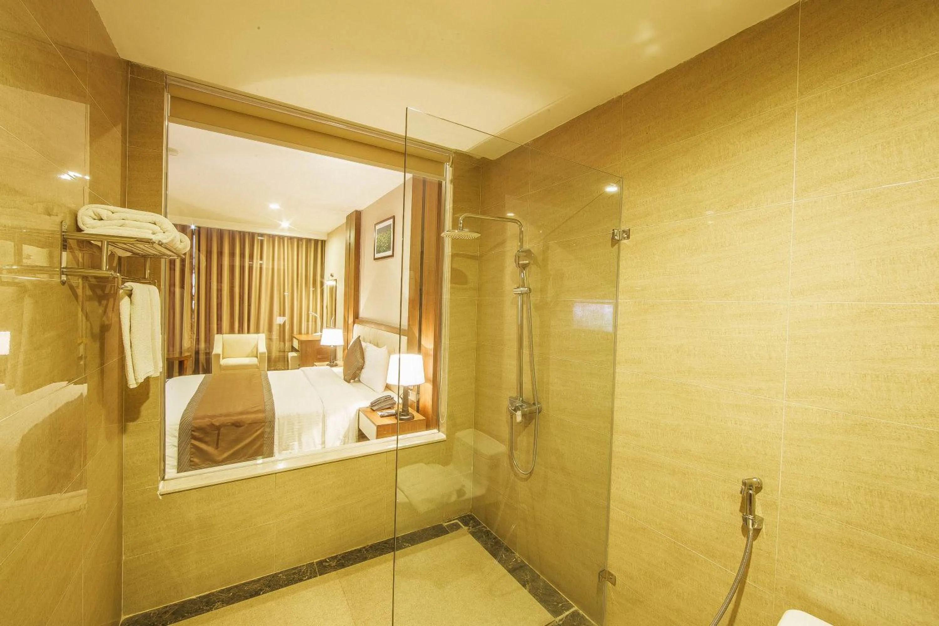 Shower, Bed in Muong Thanh Luxury Bac Ninh Hotel